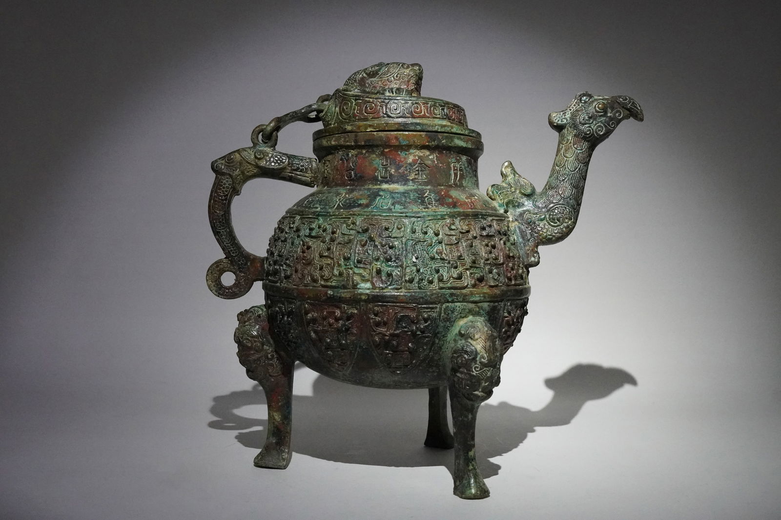 Chinese bronze fine vessel (1 of 8)