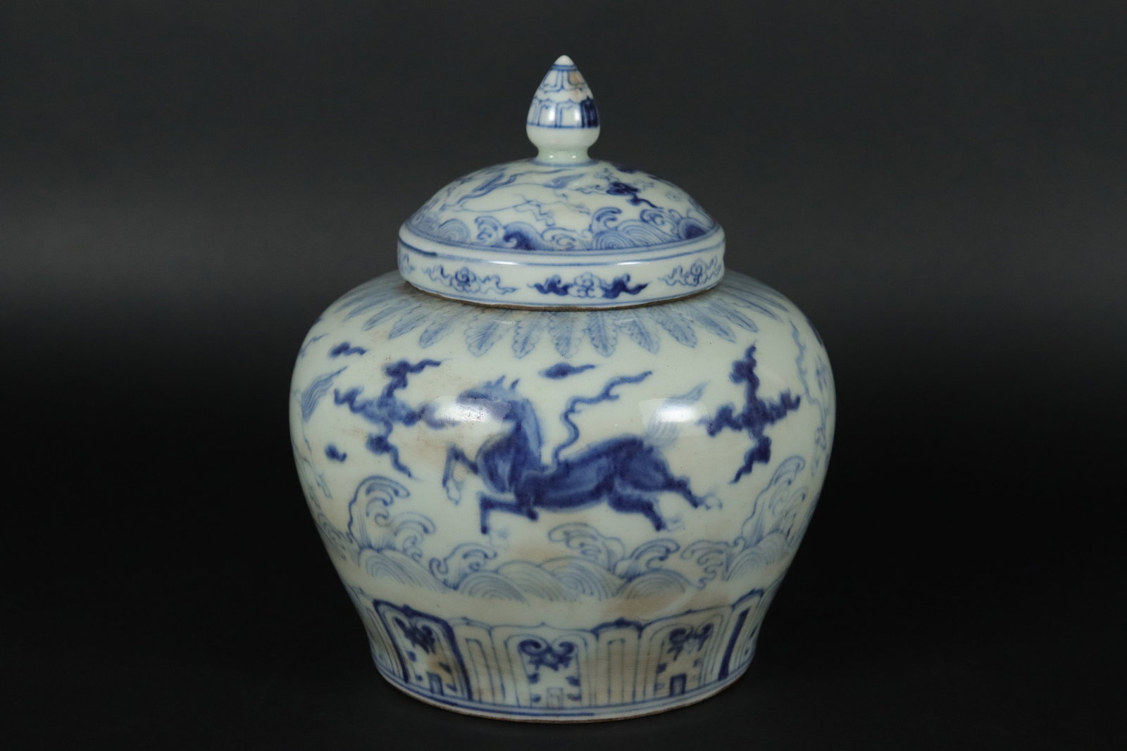 Chinese b/w  lidded jar (1 of 7)