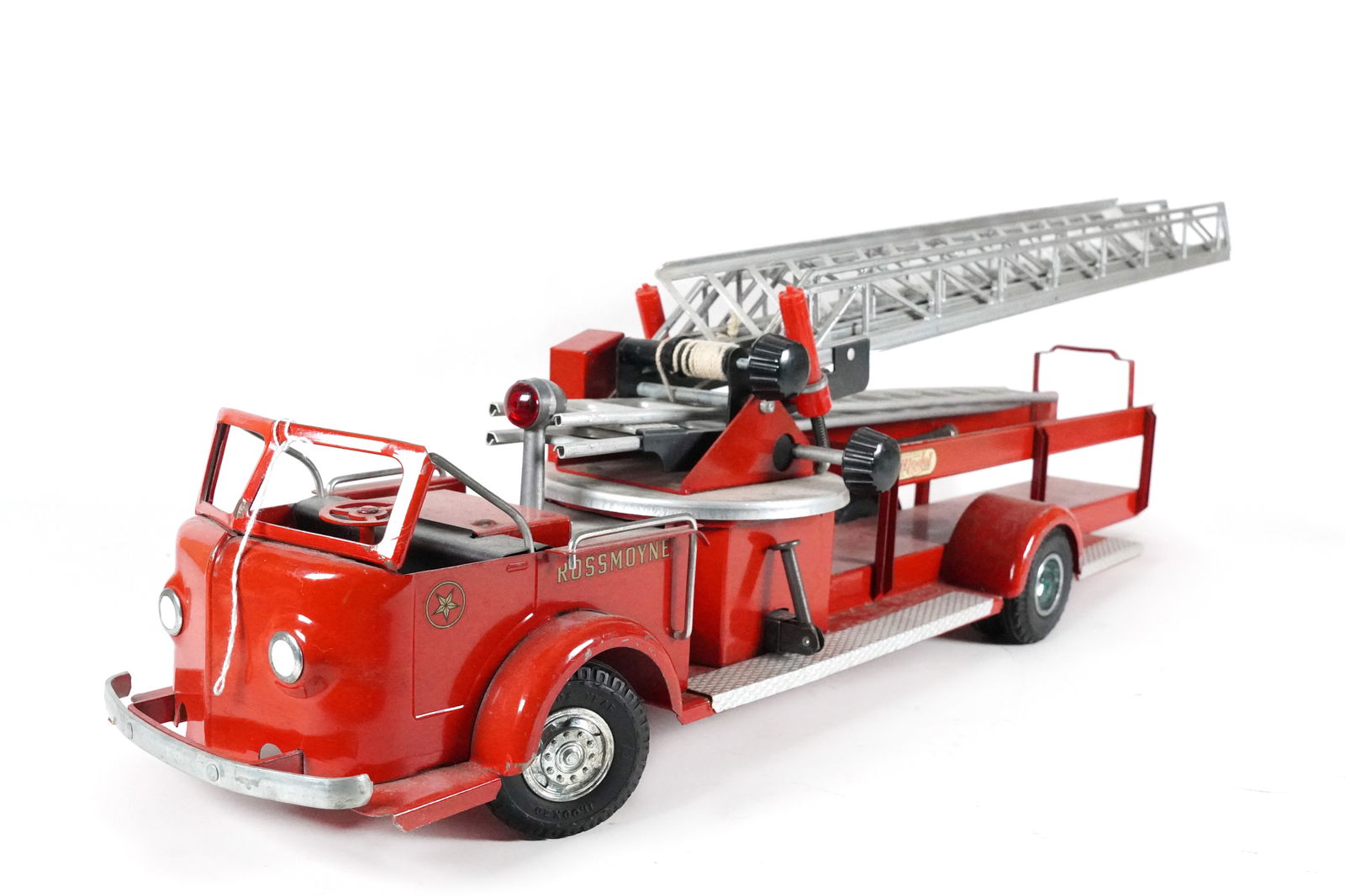 Vintage Model fire truck (1 of 7)