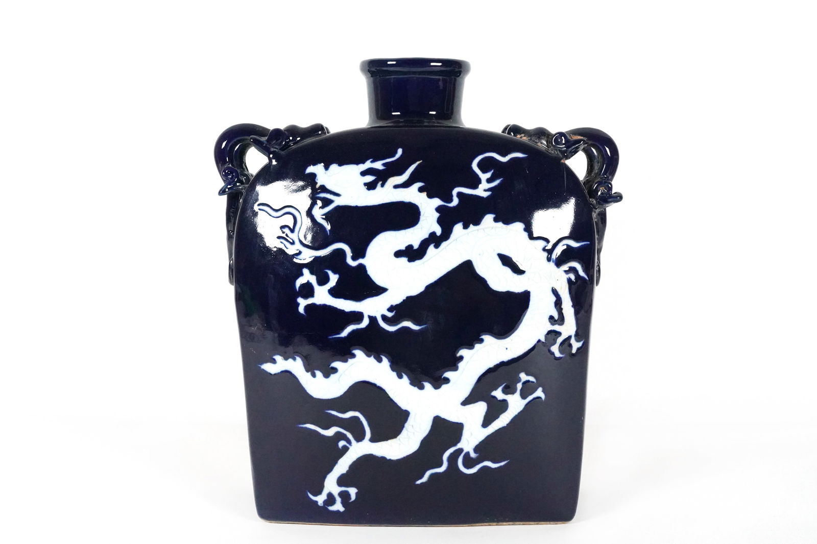 Chinese fine dragon flask (1 of 7)