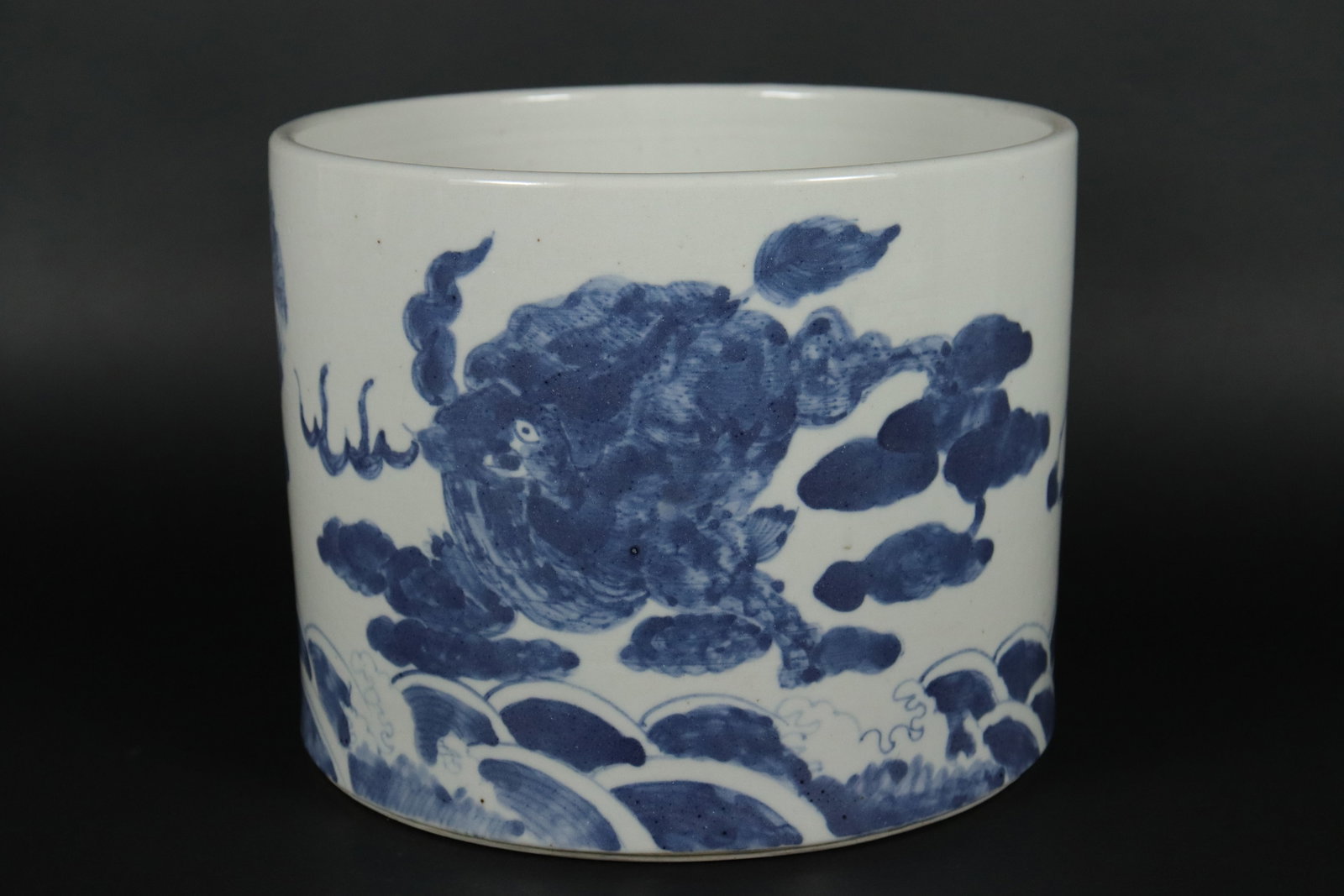 Chinese fine brush pot: Chinese b/w fine brush pot. H: 6.25" x W: 7.75."