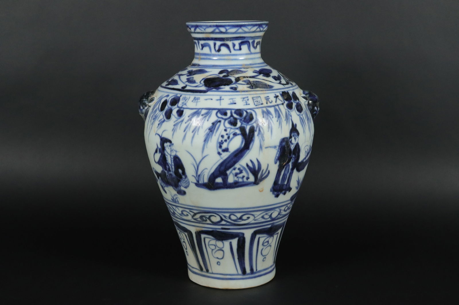 Chinese fine b/w vase (1 of 7)