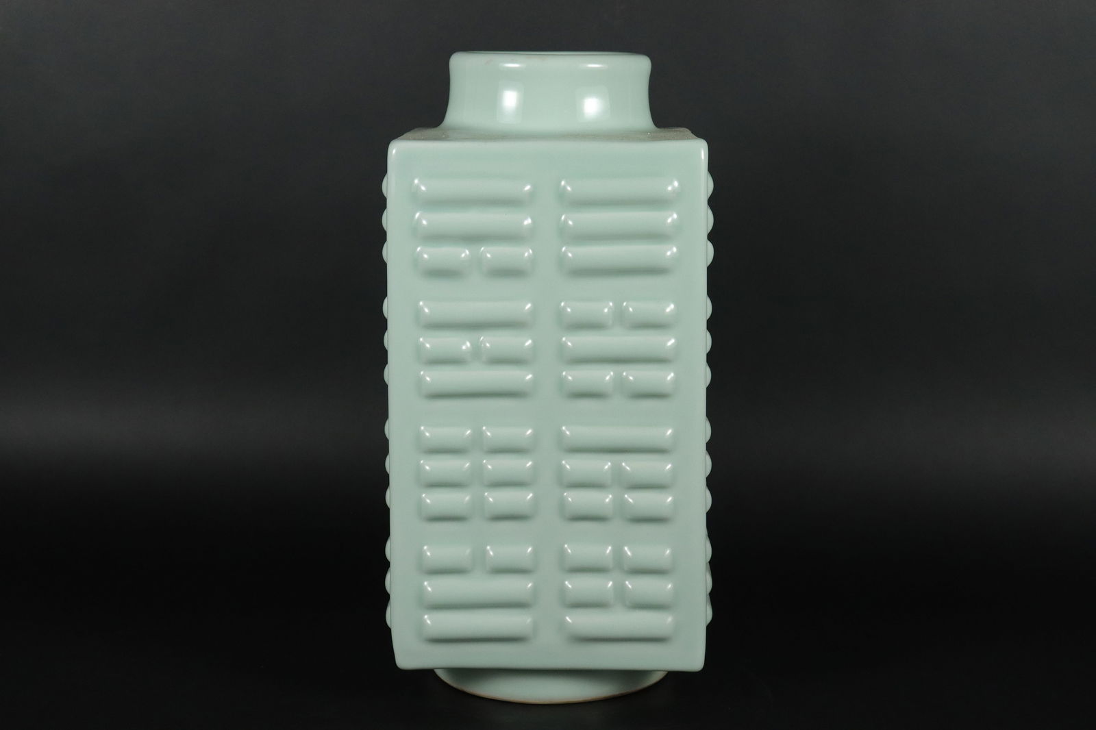 Chinese fine square vase (1 of 7)