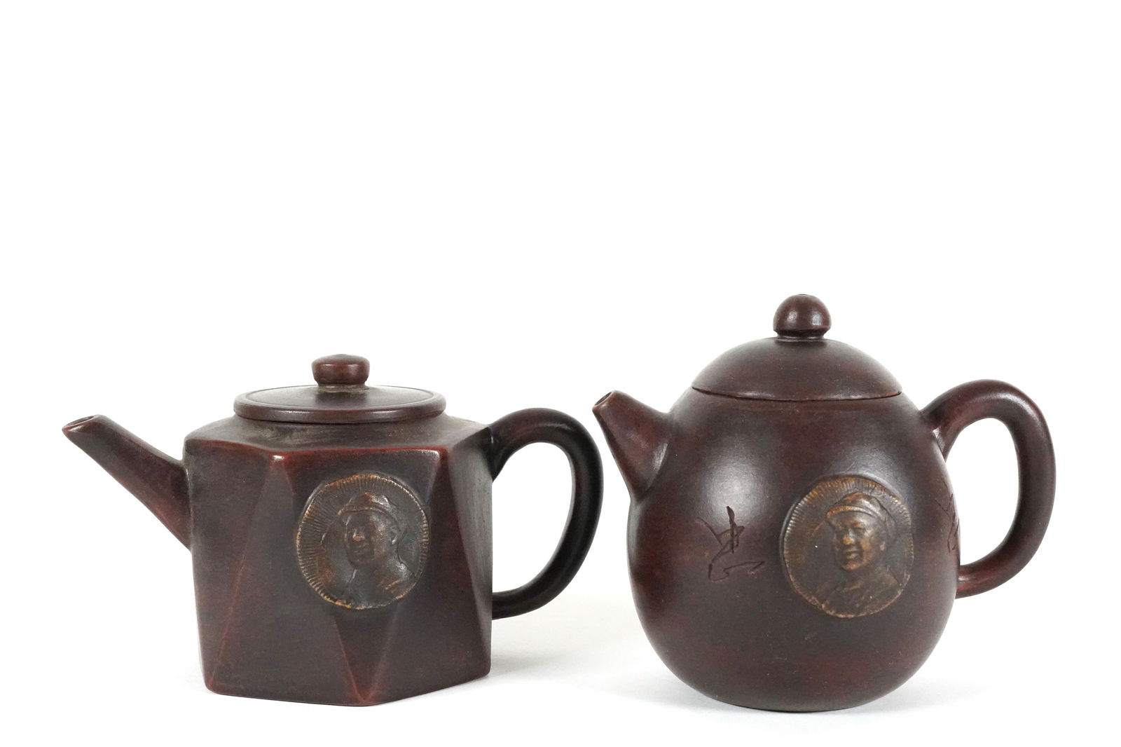 2 Chinese clay teapots (1 of 7)