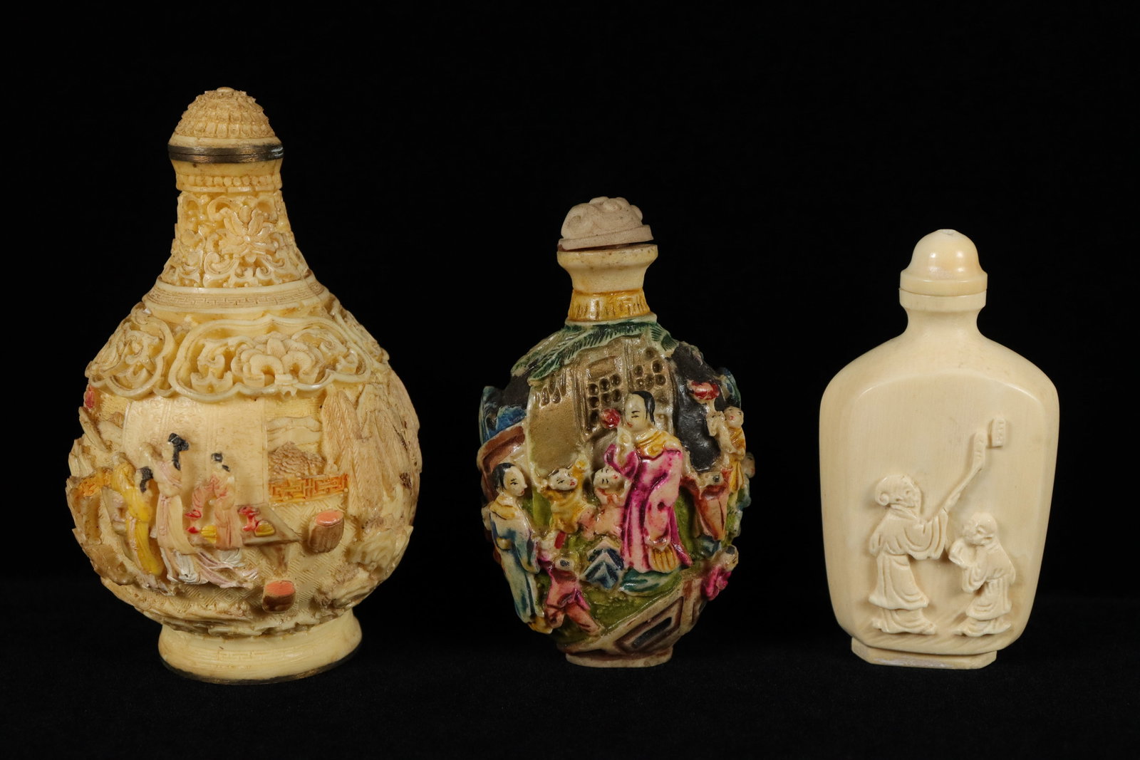 3 Chinese snuff bottles: 3 Chinese finely carved snuff bottles.
