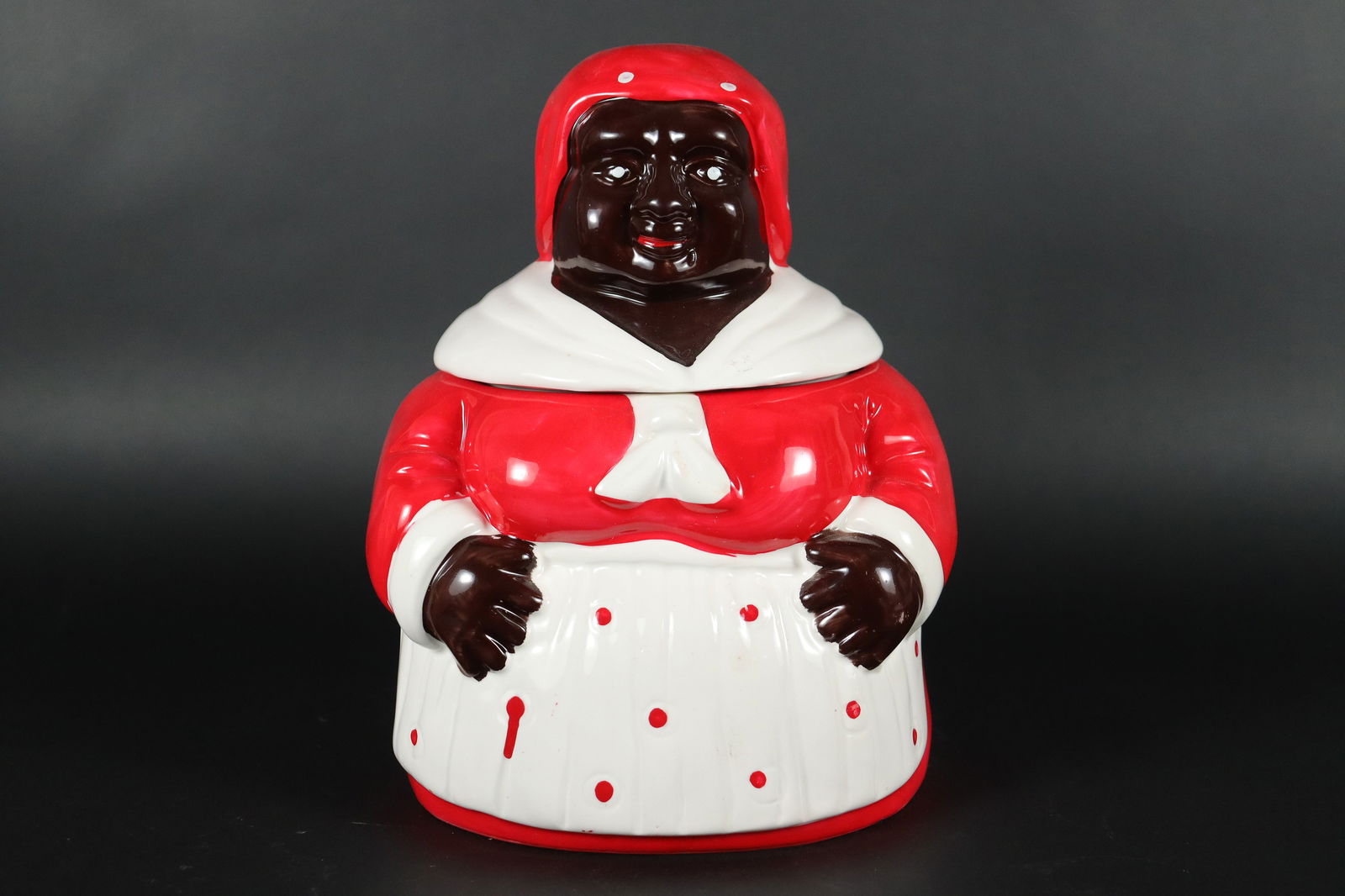 A vintage cookie jar (1 of 6)