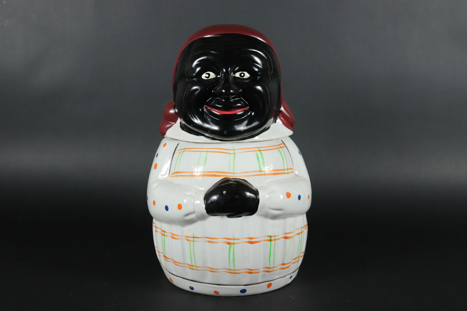 A vintage cookie jar (1 of 6)