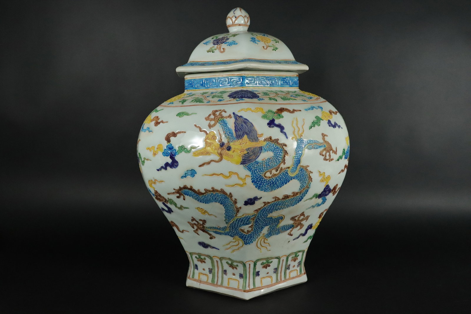 Chinese important fine jar (1 of 8)