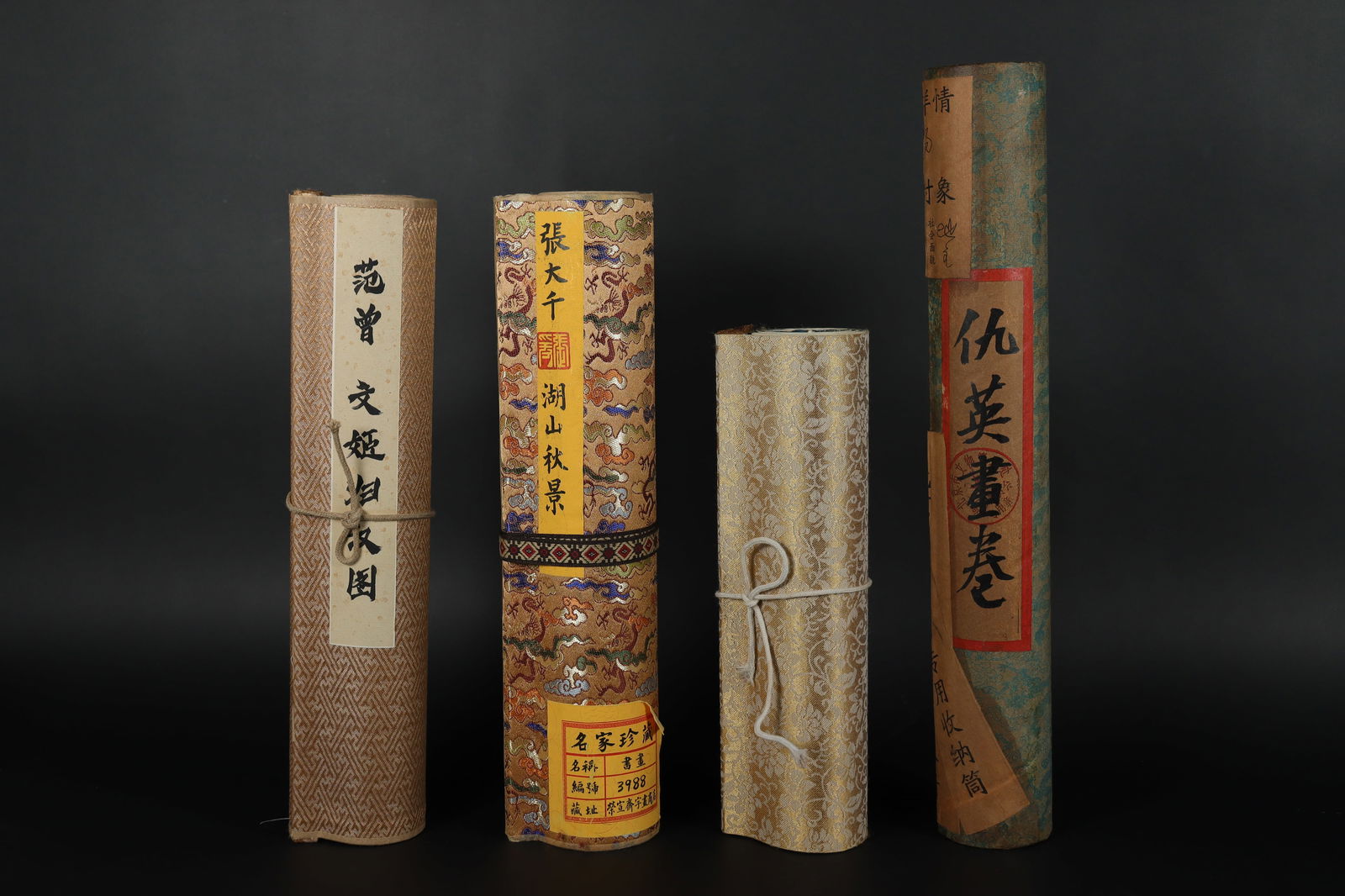 Lots Chinese scrolls: Lots Chinese scrolls.