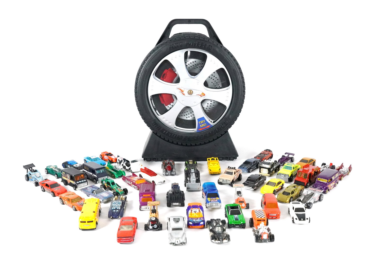 Lots Hot Wheels: Lots Hot Wheels with original storage case.
