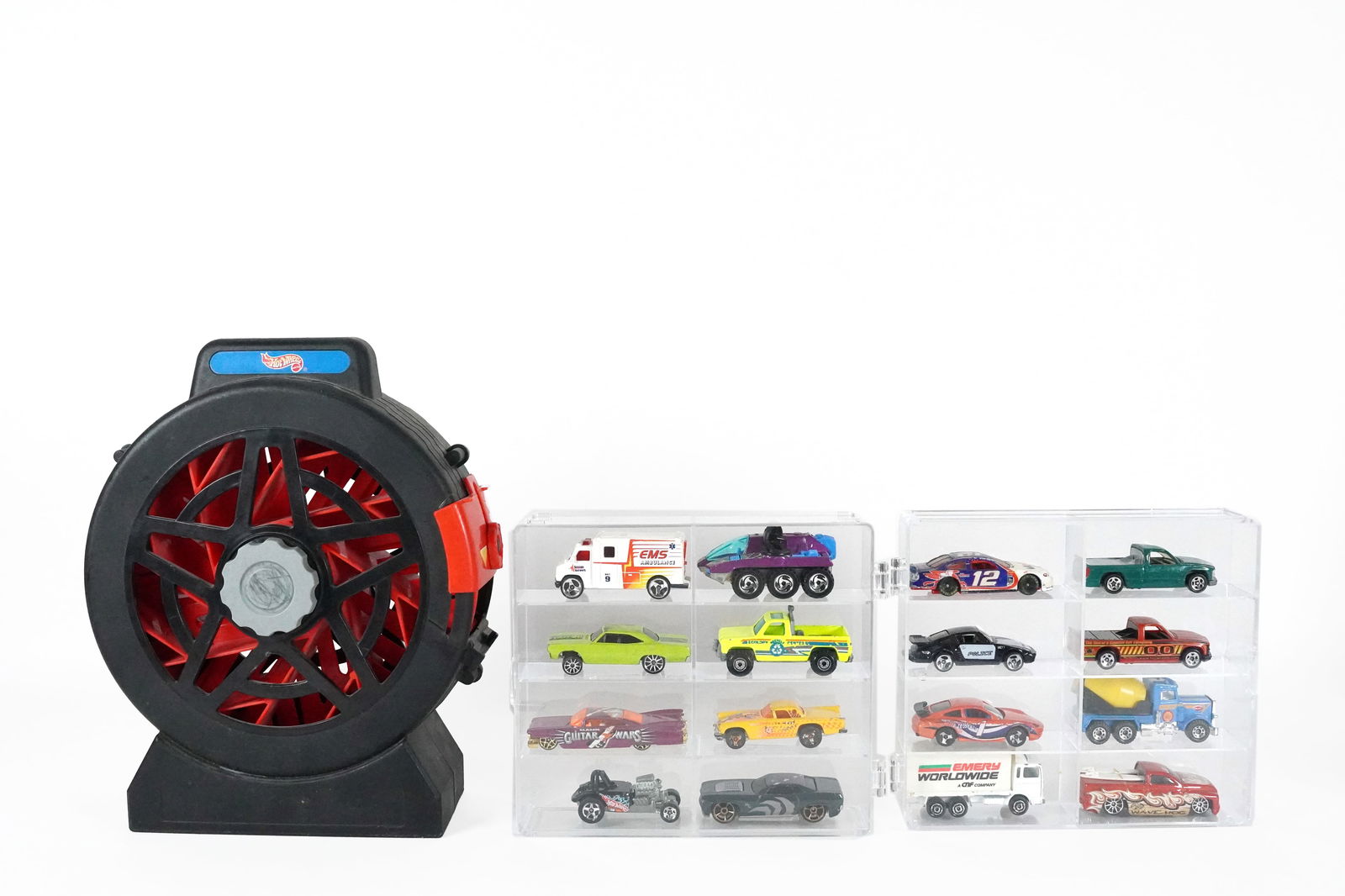 Lots Hot Wheels: Lots Hot Wheels with original storage case.