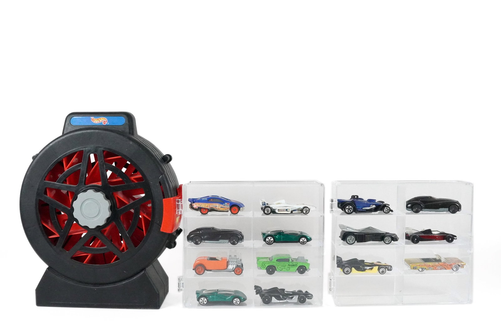 Lots Hot Wheels: Lots Hot Wheels with original storage case.