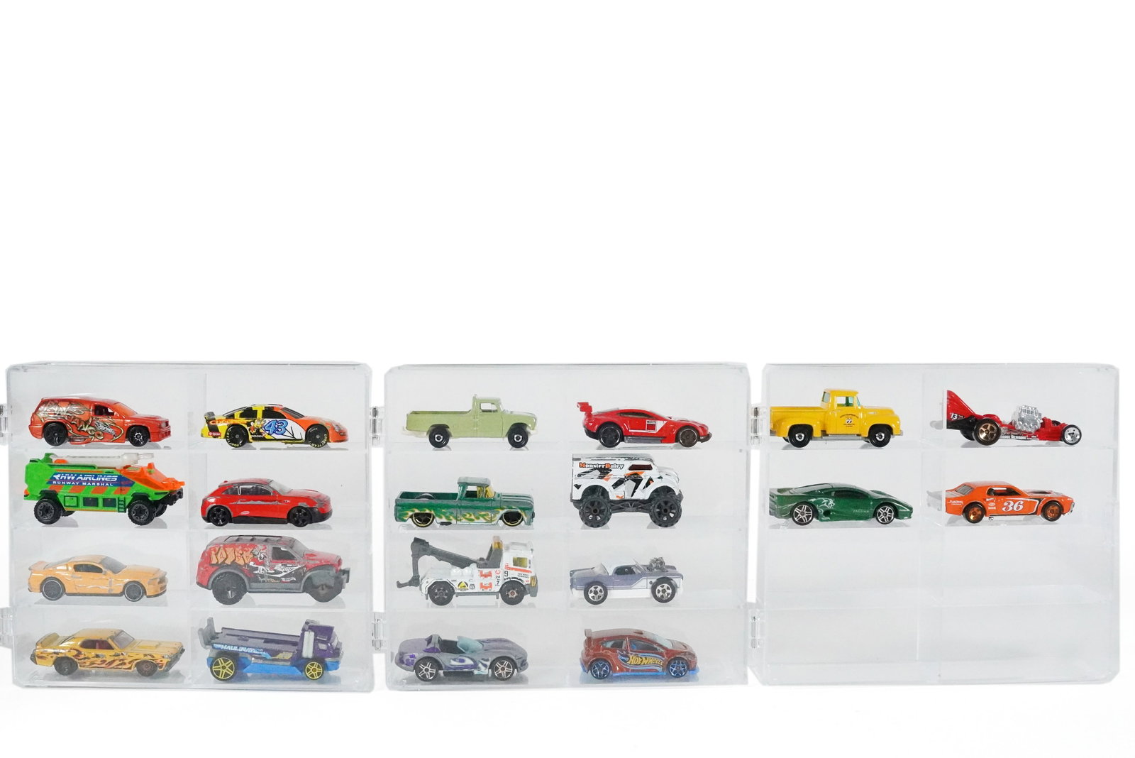 Lots Hot Wheels: Lots Hot Wheels, condition selling it as is.
