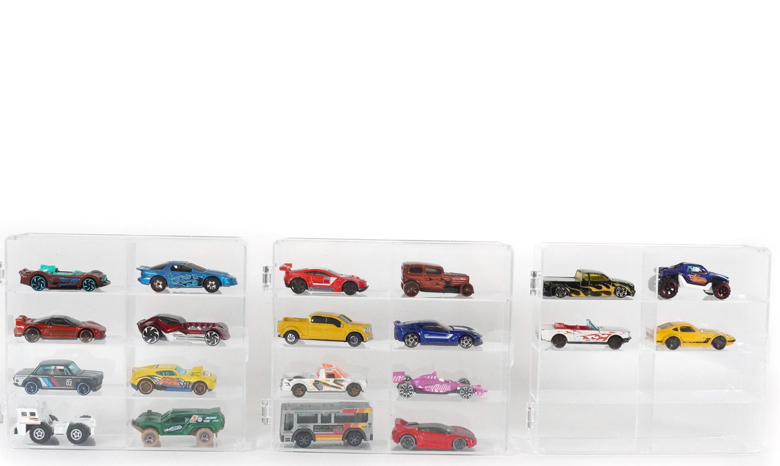 Lots Hot Wheels: Lots Hot Wheels, condition selling it as is.