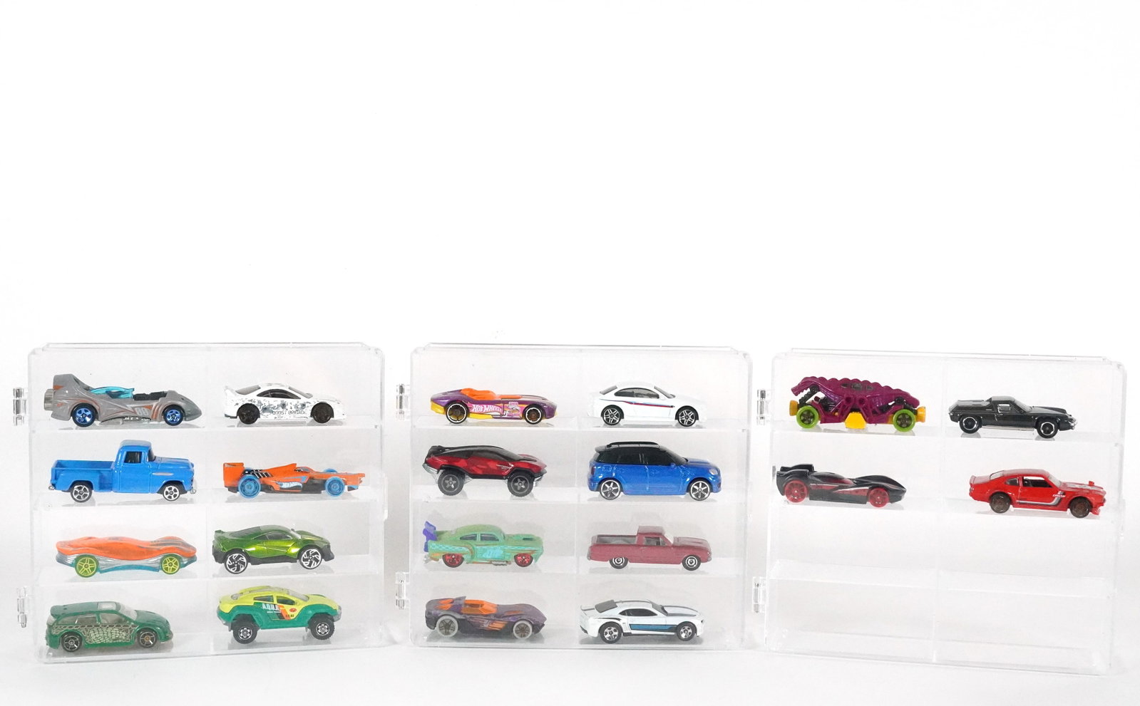 Lots Hot Wheels: Lots Hot Wheels, condition selling it as is.