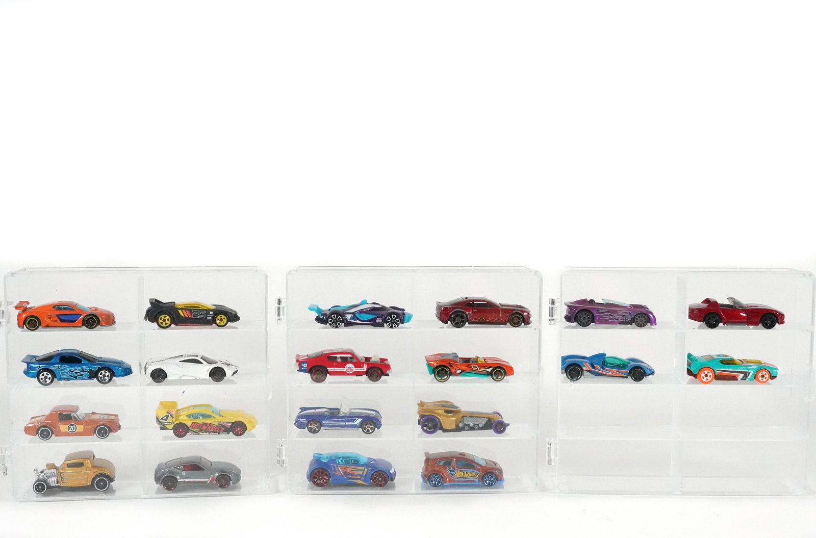 Lots Hot Wheels: Lots Hot Wheels, condition selling it as is.