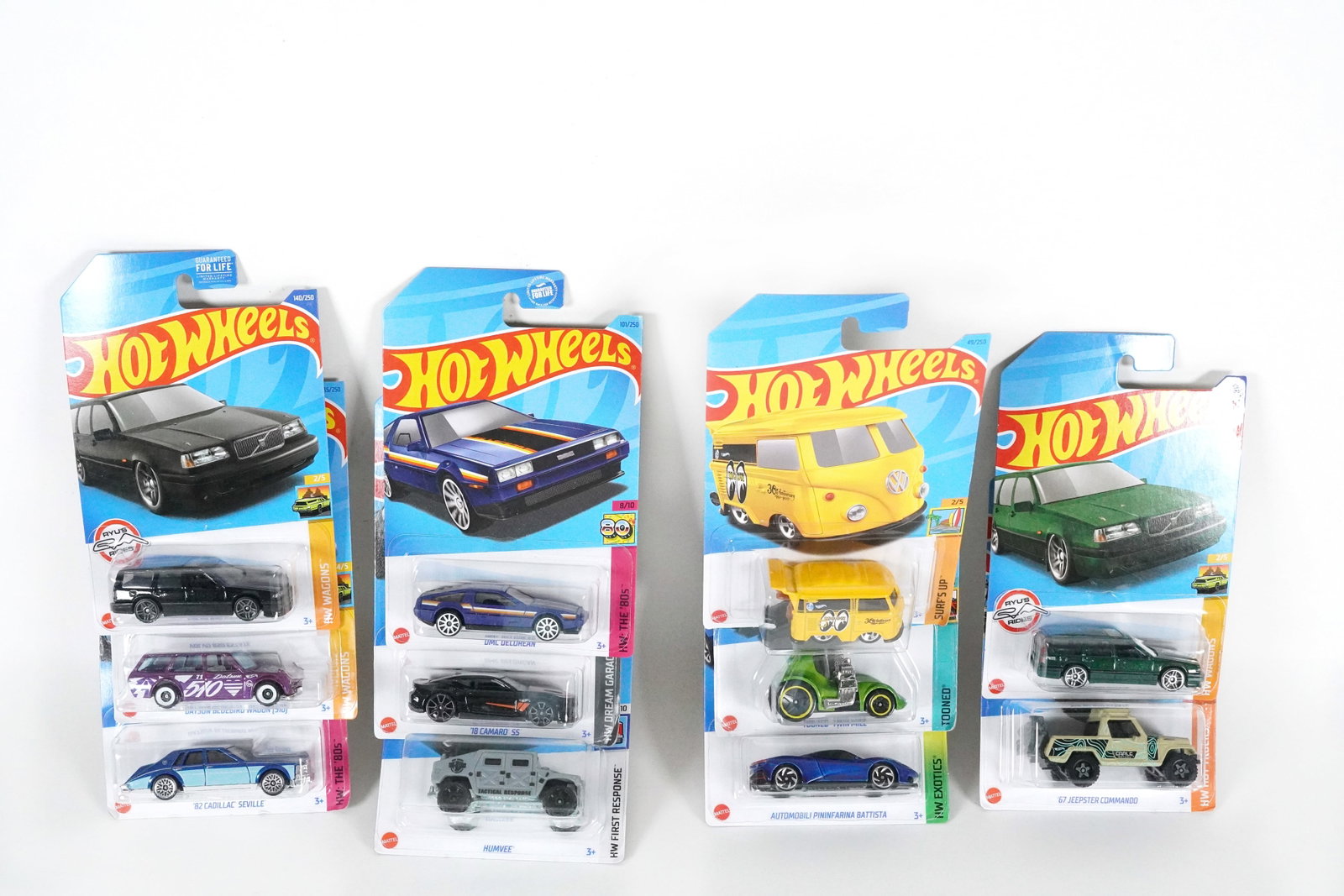 Lots Hot Wheels: Lots Hot Wheels, in original packaging.