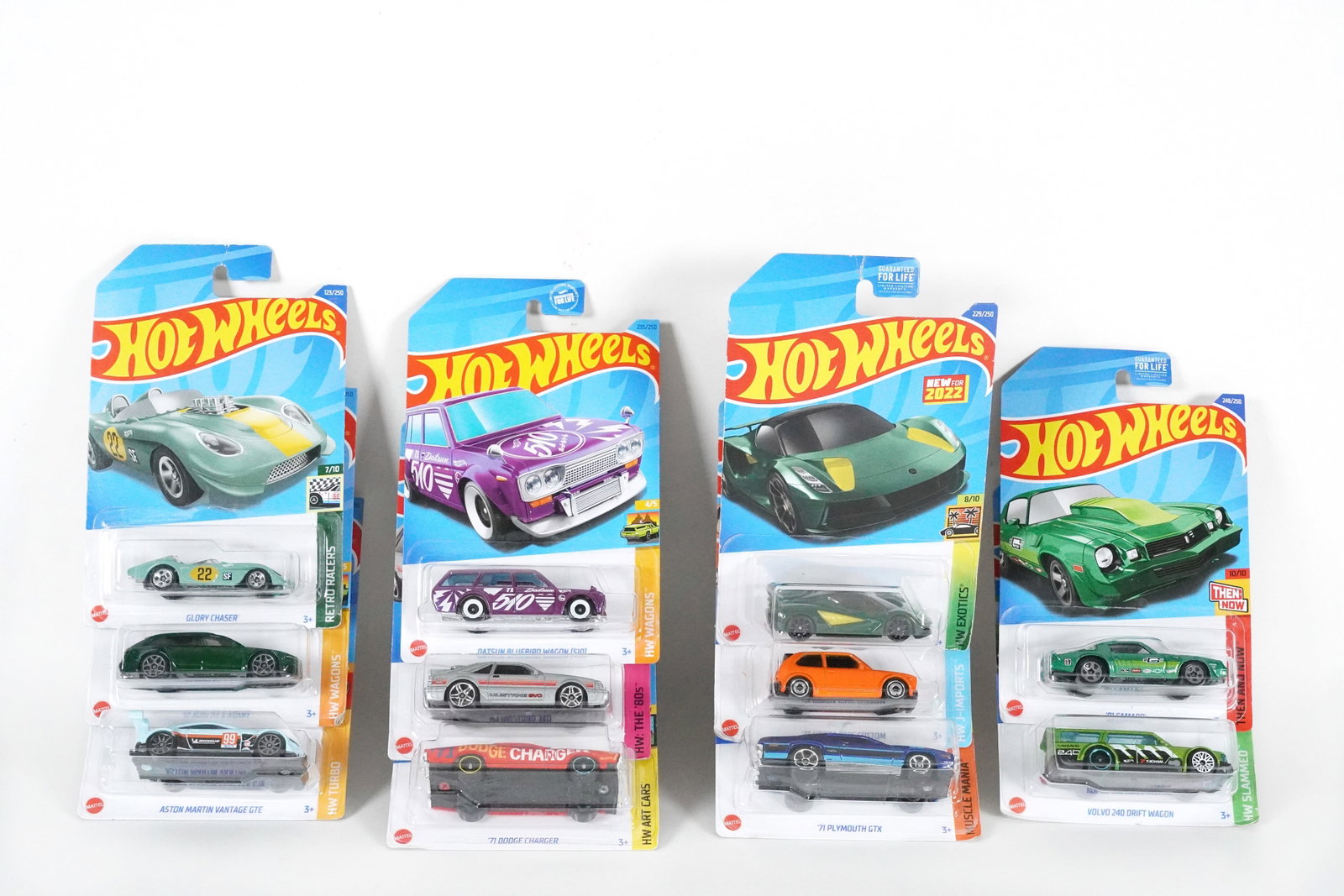 Lots Hot Wheels: Lots Hot Wheels, in original packaging.