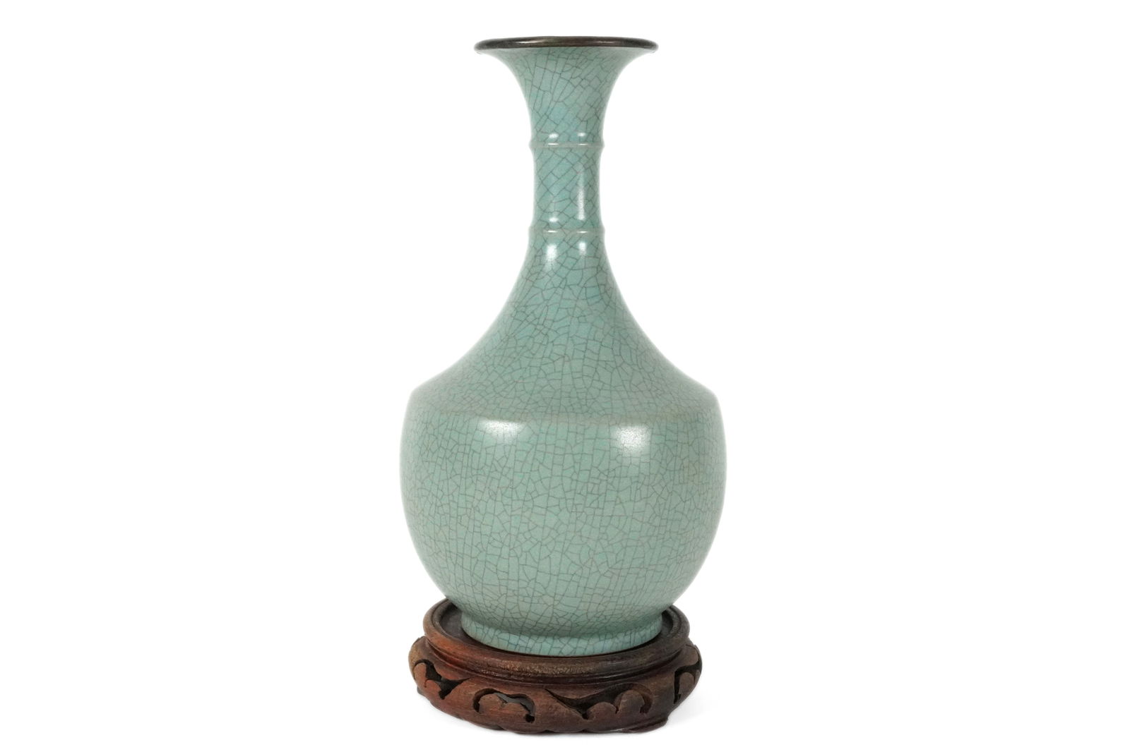 Chinese crackled vase: Chinese fine celadon crackled vase. From a major estate. H: 10" x W: 5.1."