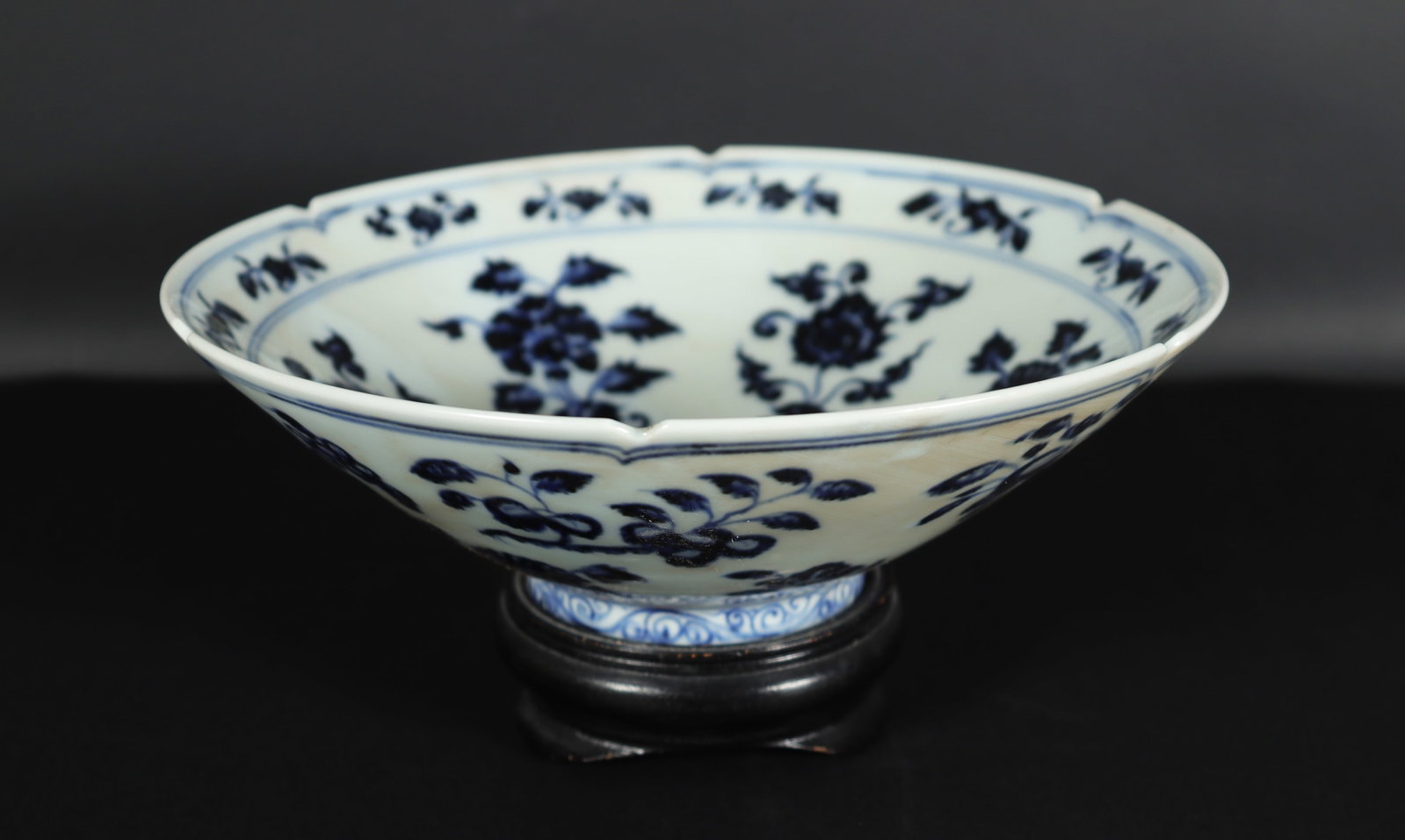 Chinese b/w large bowl: Chinese b/w large bowl. H: 3.1" x W: 9."