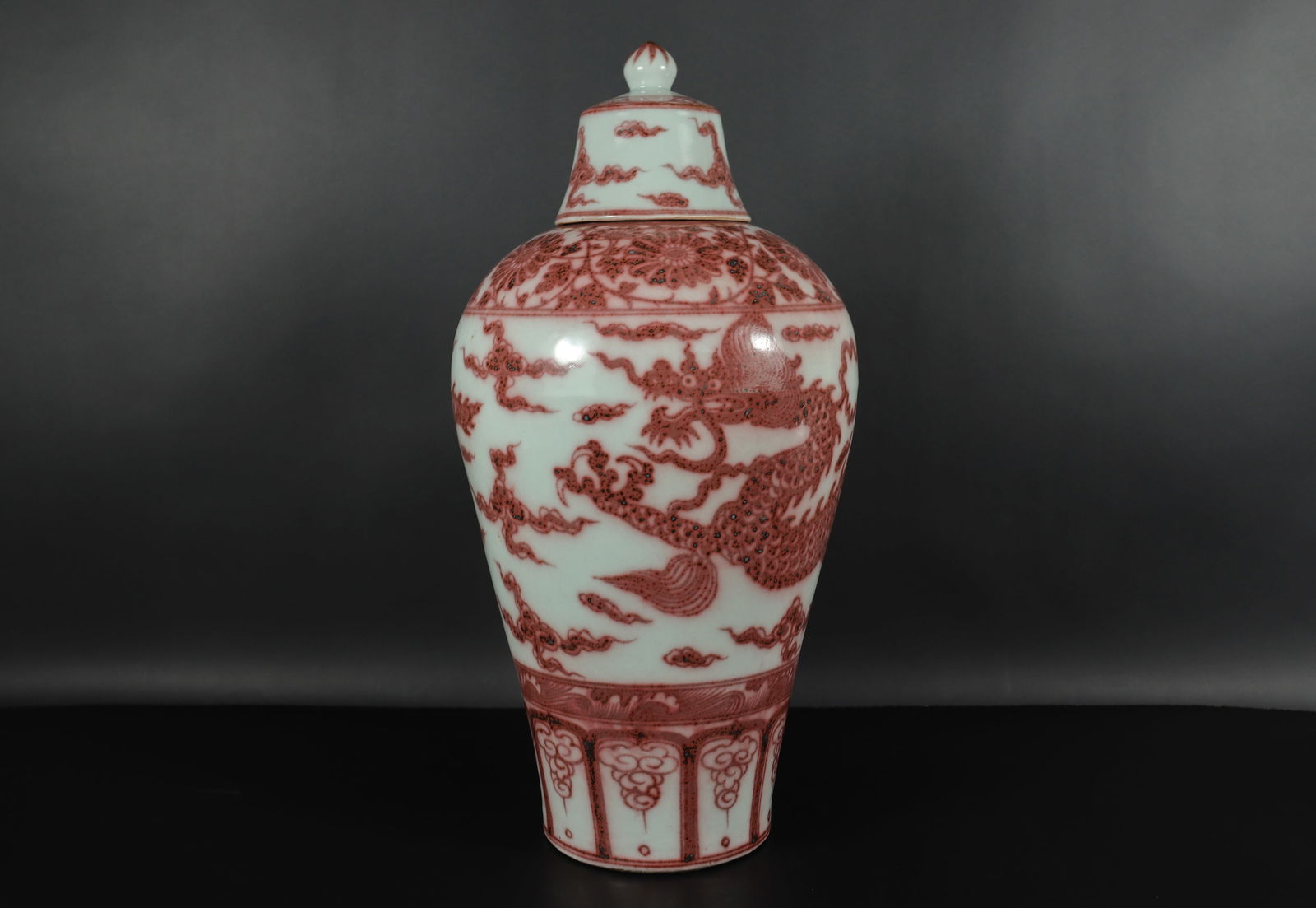 Chinese fine dragon vase (1 of 7)