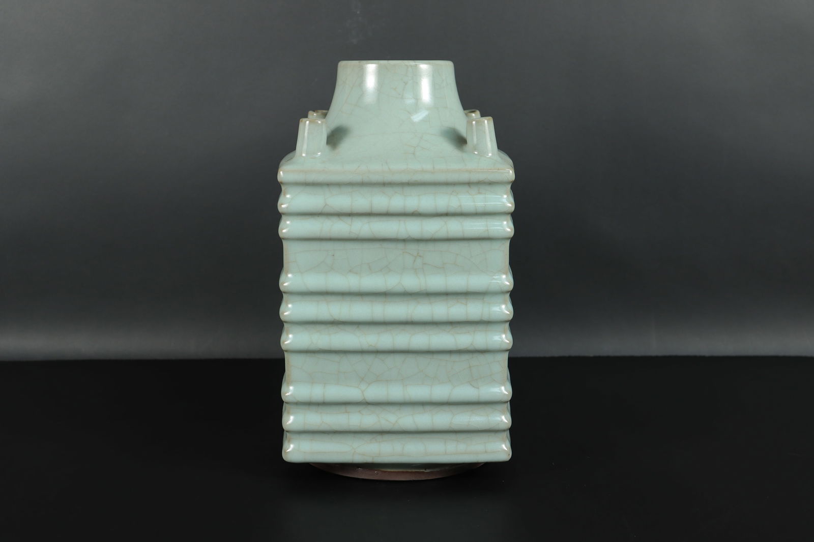Chinese fine square vase (1 of 7)
