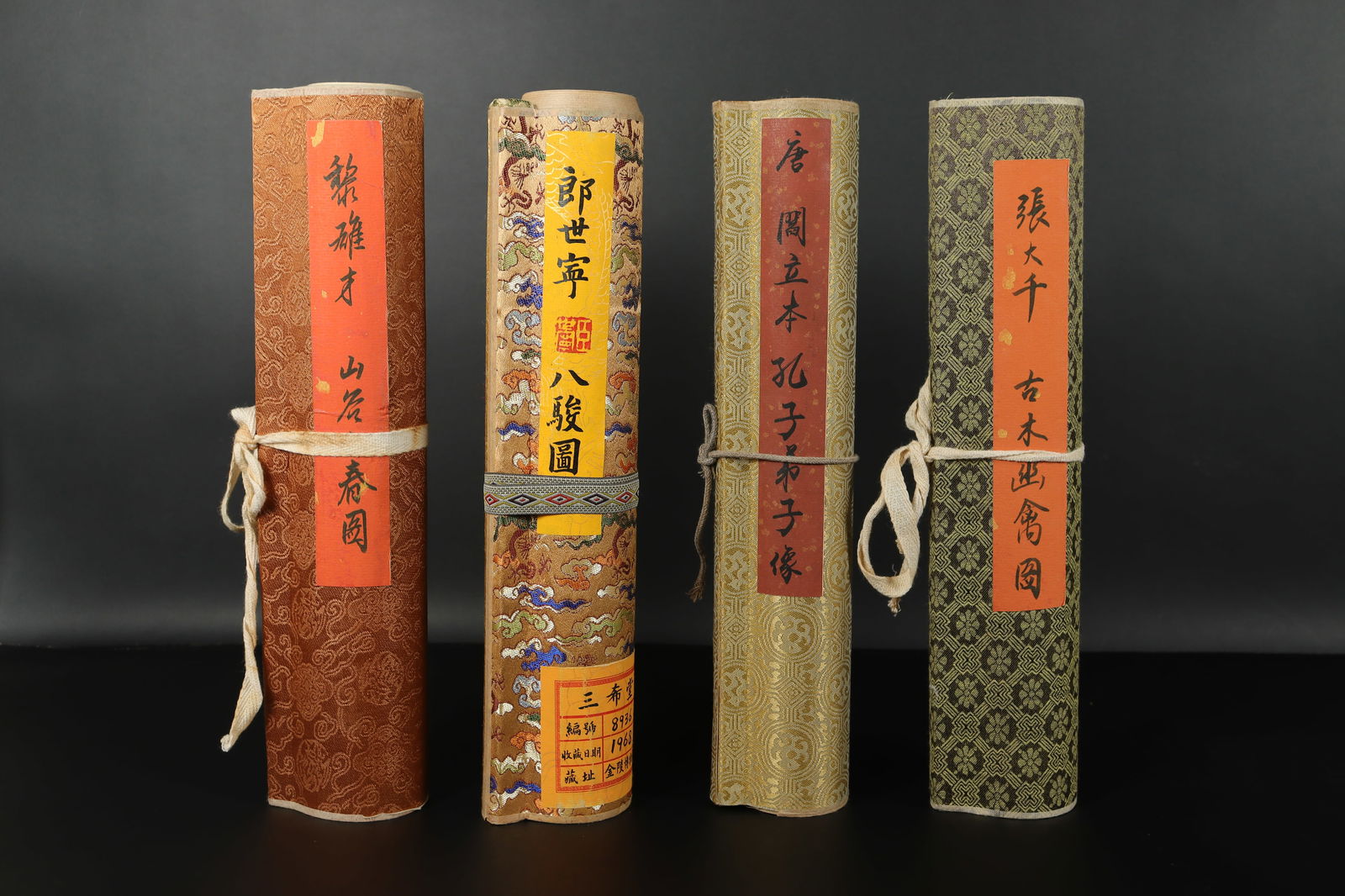 Lots Chinese scrolls: Lots Chinese scrolls.