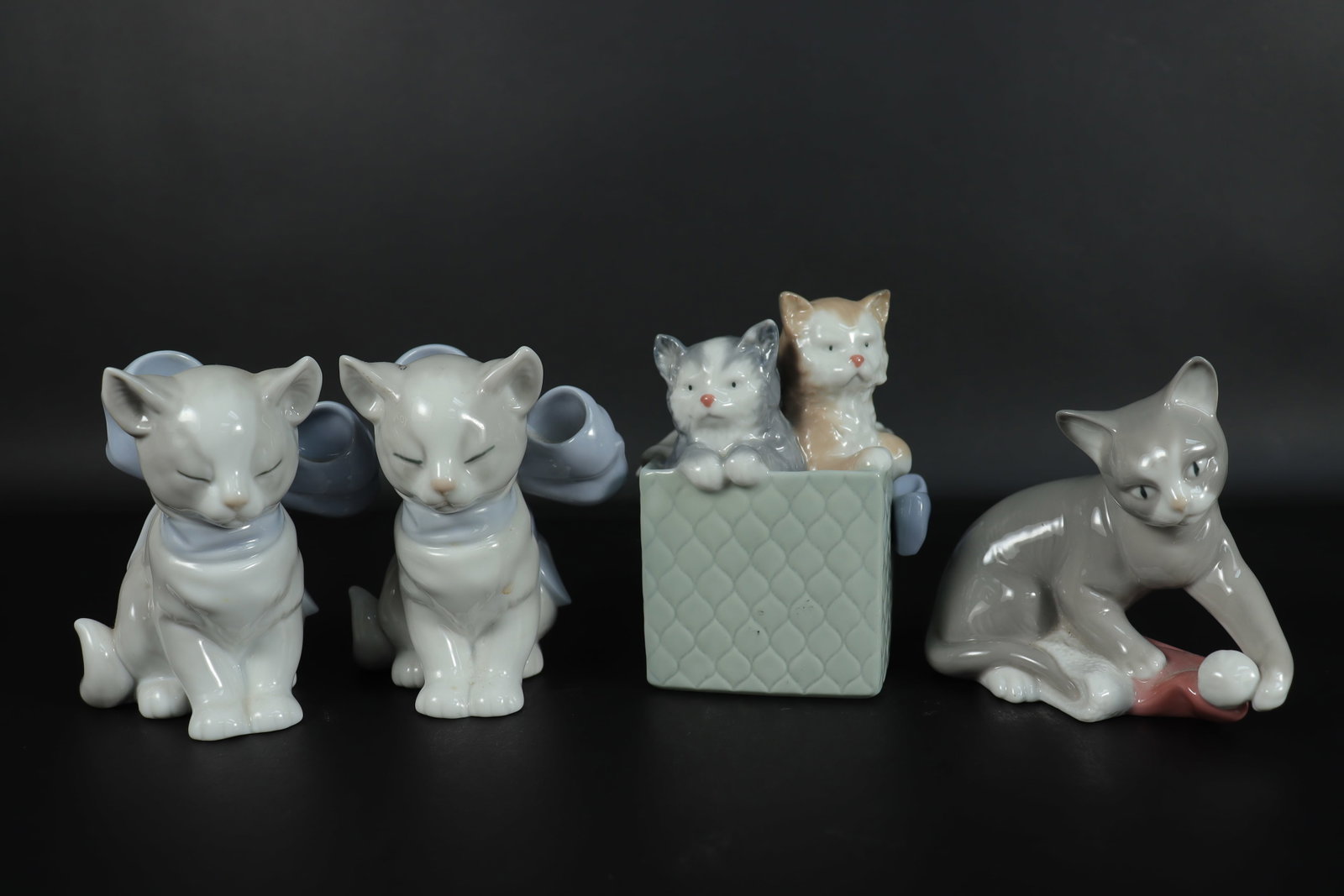 Lots Lladro figurines: Lots Lladro fine figurines, some pieces has chip, condition selling it as is. Largest H: 4.25" x W: 2."