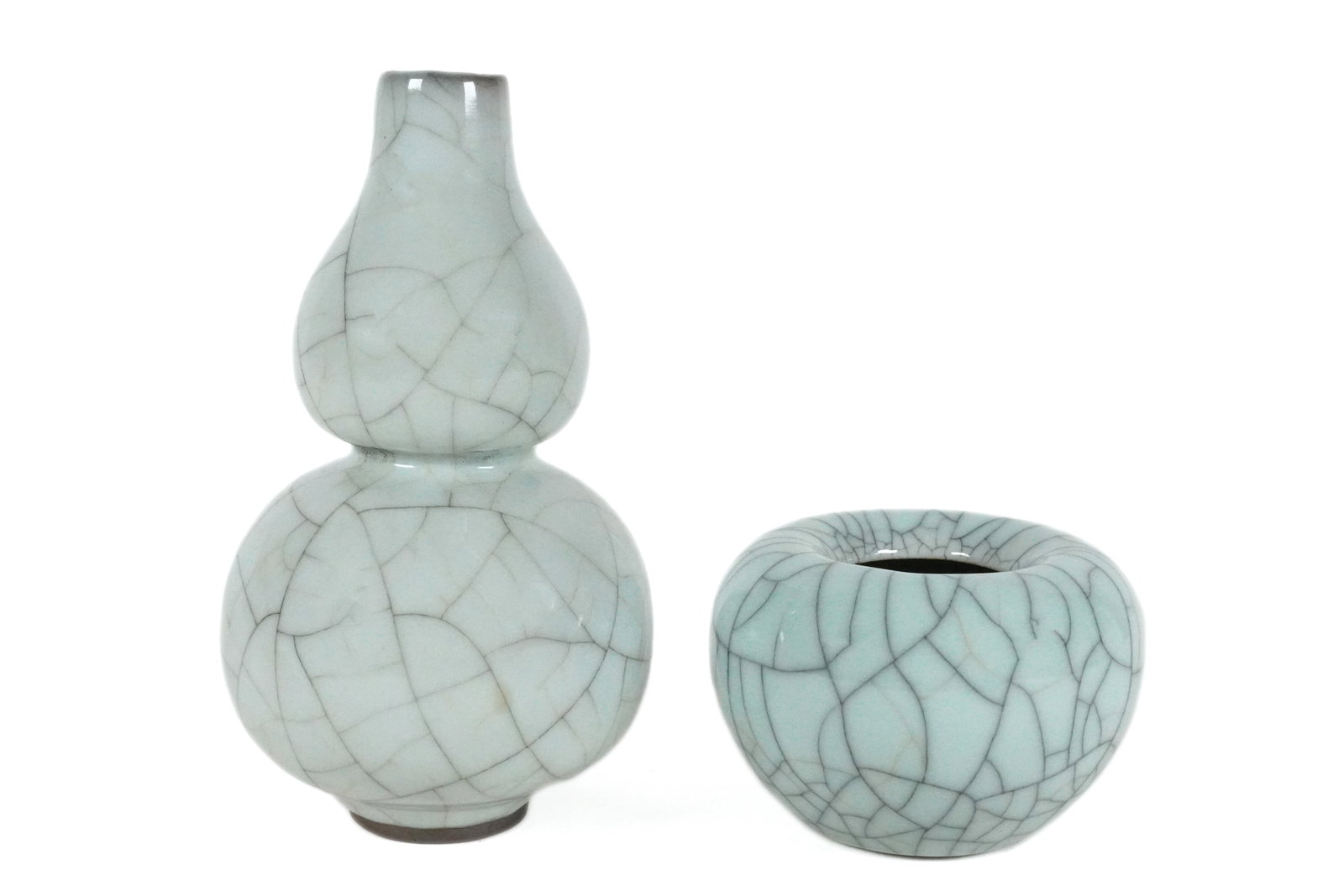 2 Chinese crackled items: 2 Chinese crackled items. Largest H: 7.5" x W: 4.2."