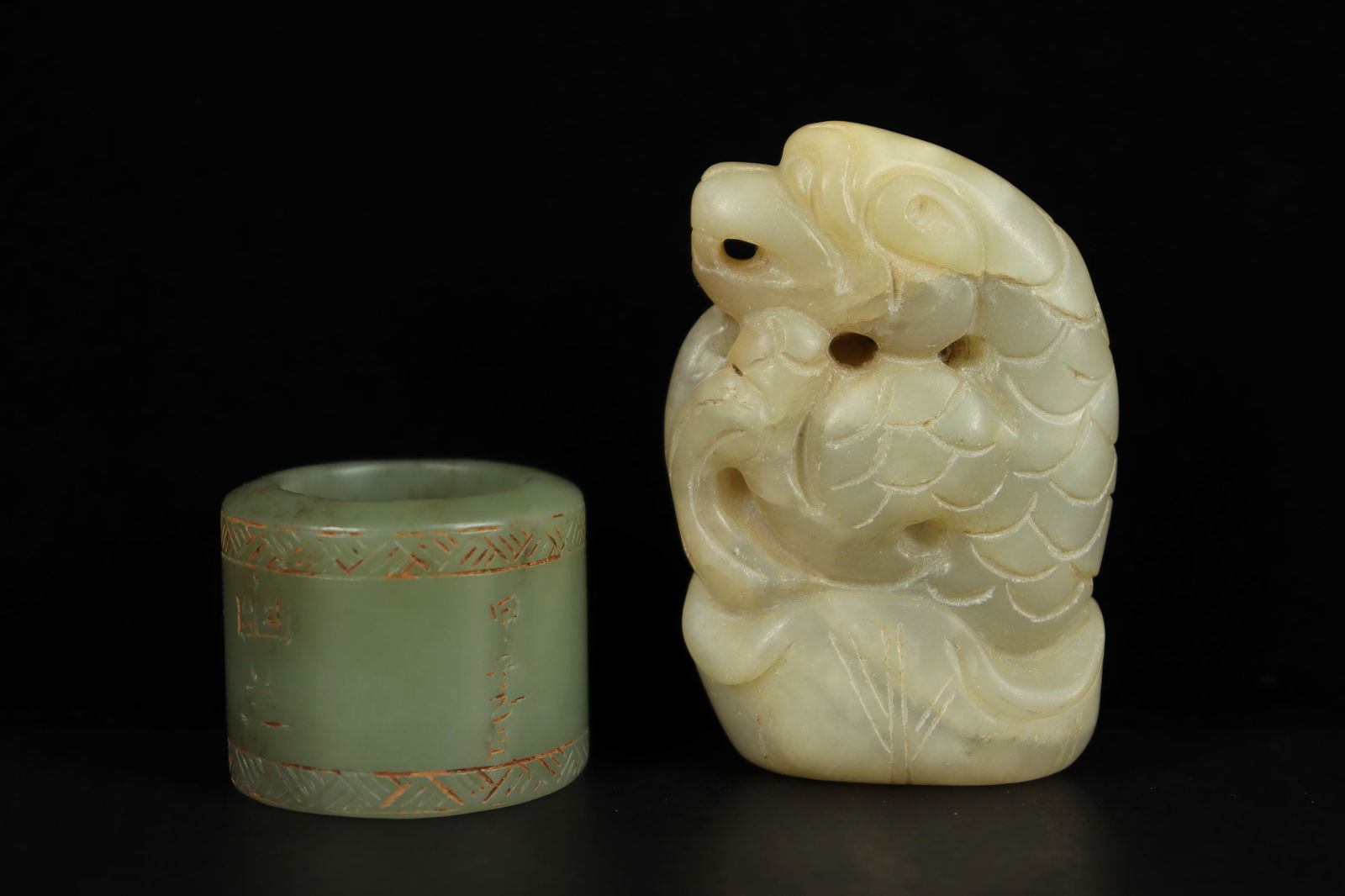 2 Chinese jade: 2 Chinese fine jade, with wooden box.
