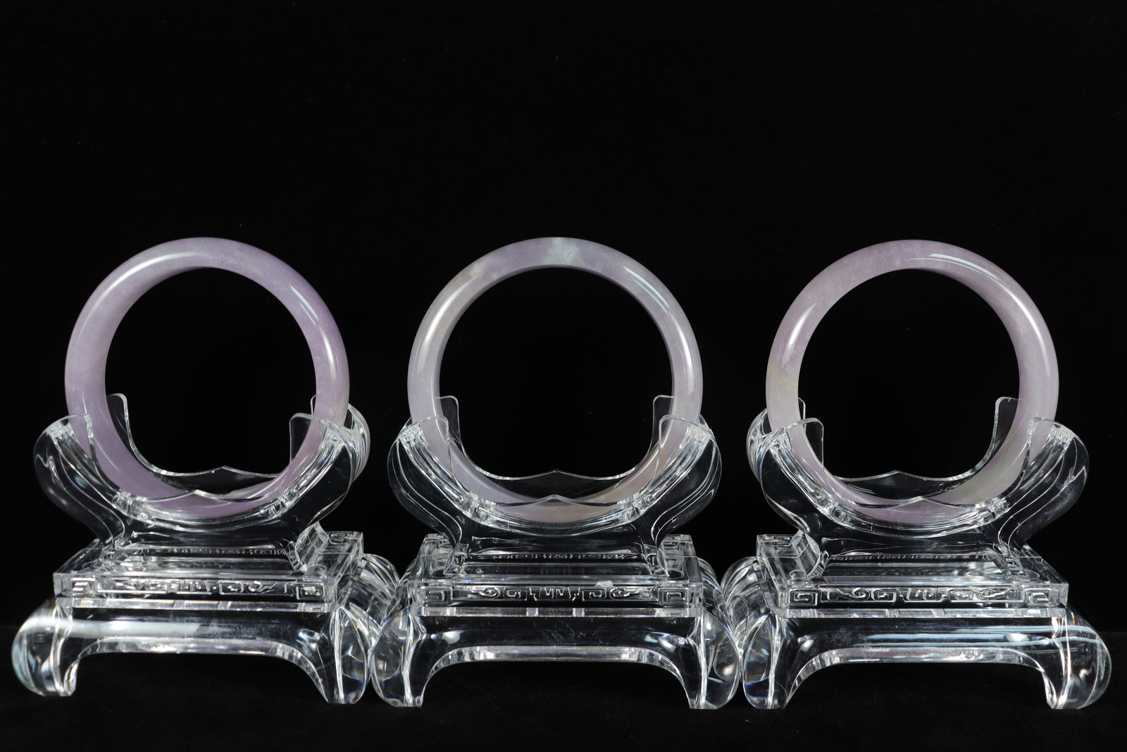 Lots Chinese bangles: Lots Chinese bangles.