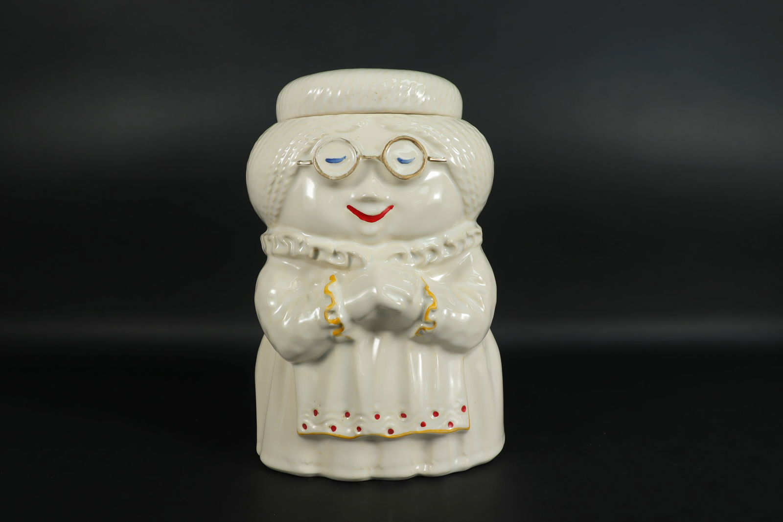 A McCoy cookie jar (1 of 7)