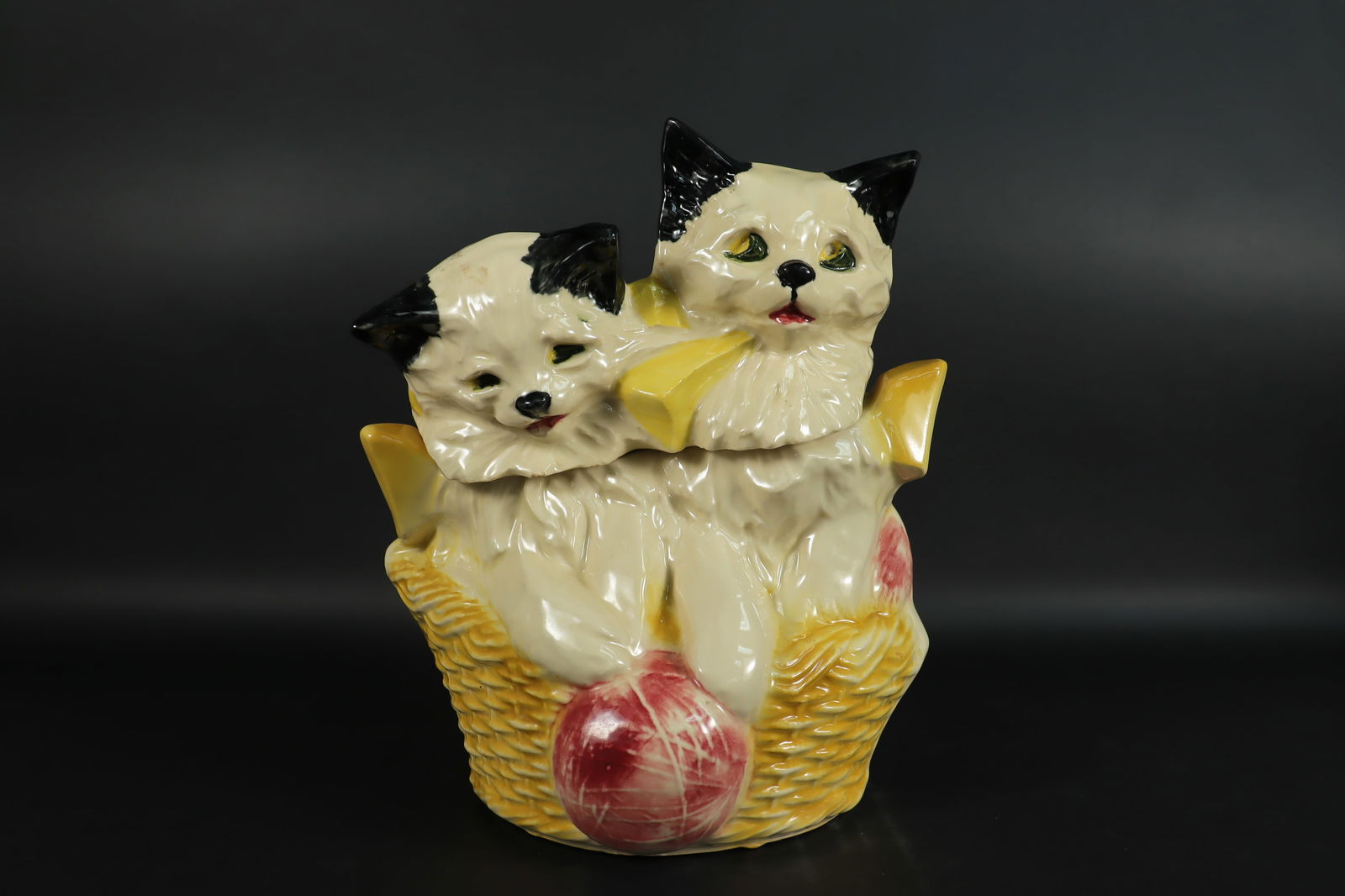 A McCoy cookie jar (1 of 7)