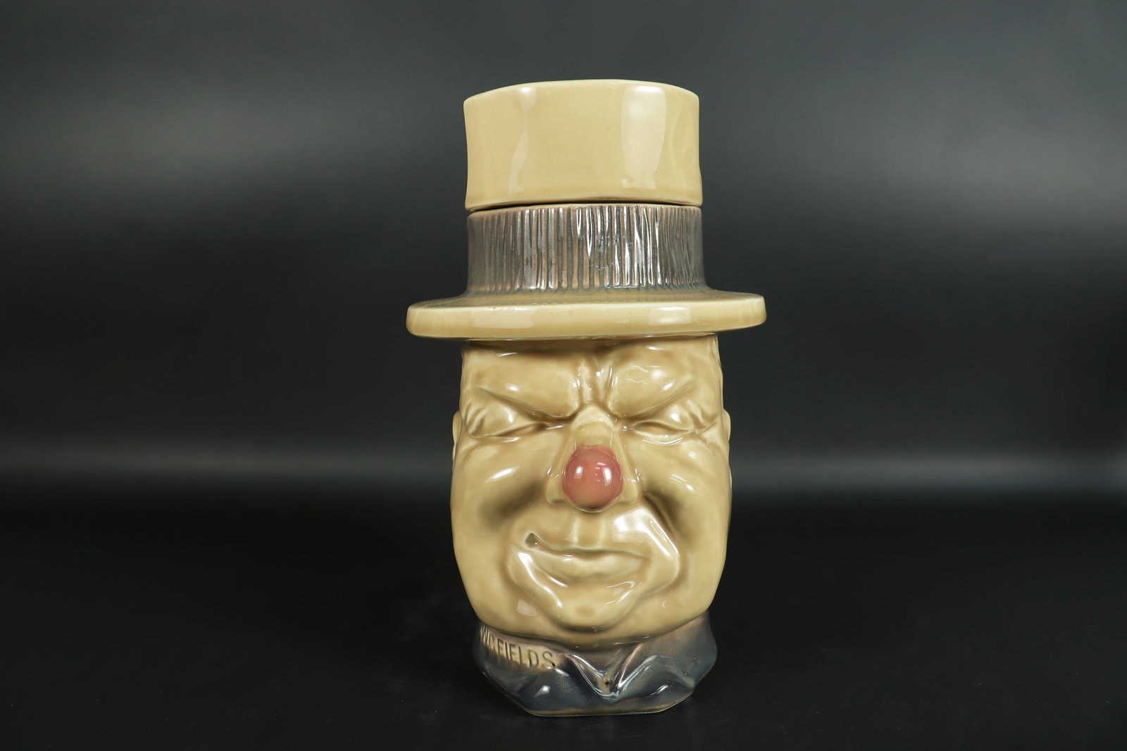 A vintage cookie jar: A vintage cookie jar. H: 10.5" x W: 6.5."