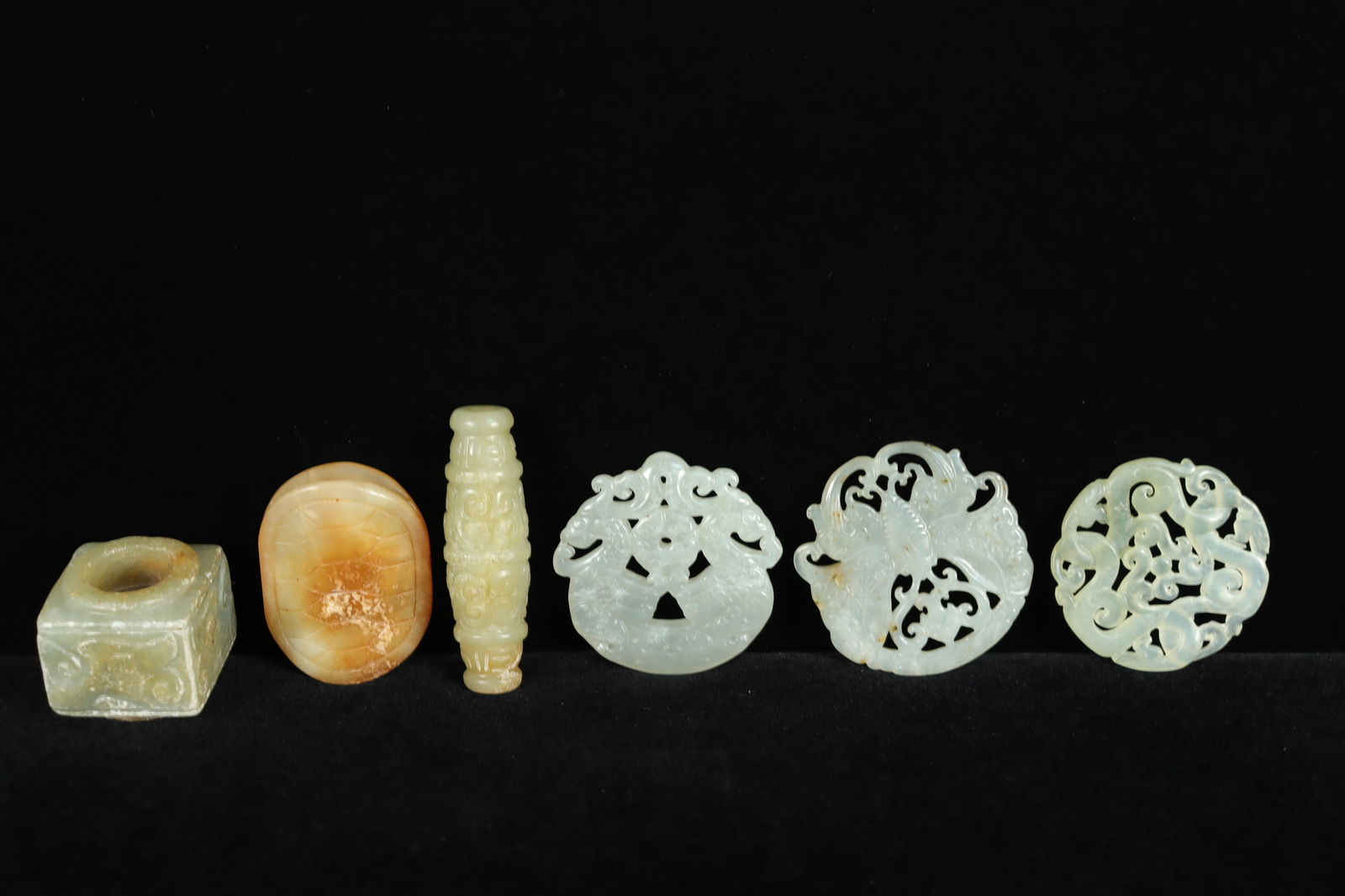 Lots Chinese carvings: Lots Chinese carvings, some are jade.