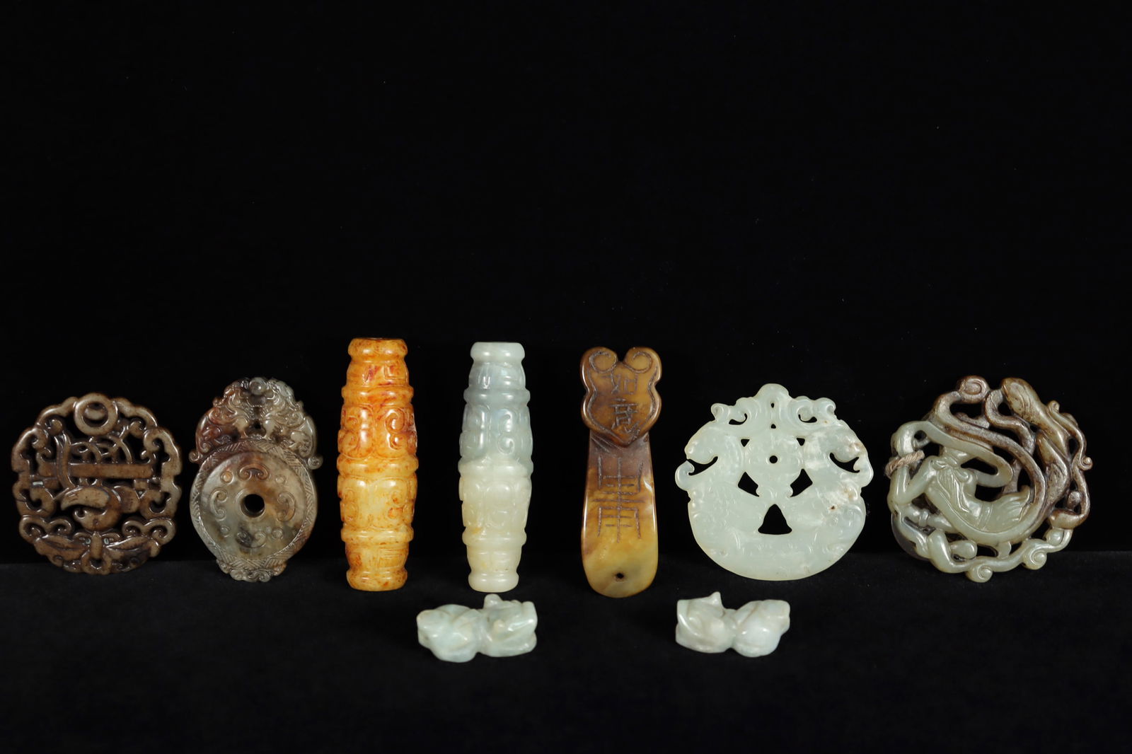 Lots Chinese carvings: Lots Chinese carvings, some are jade.