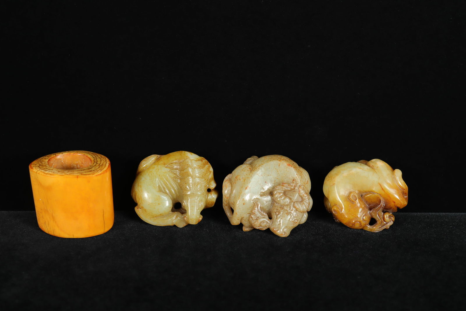 Lots Chinese carvings: Lots Chinese carvings, some are jade.