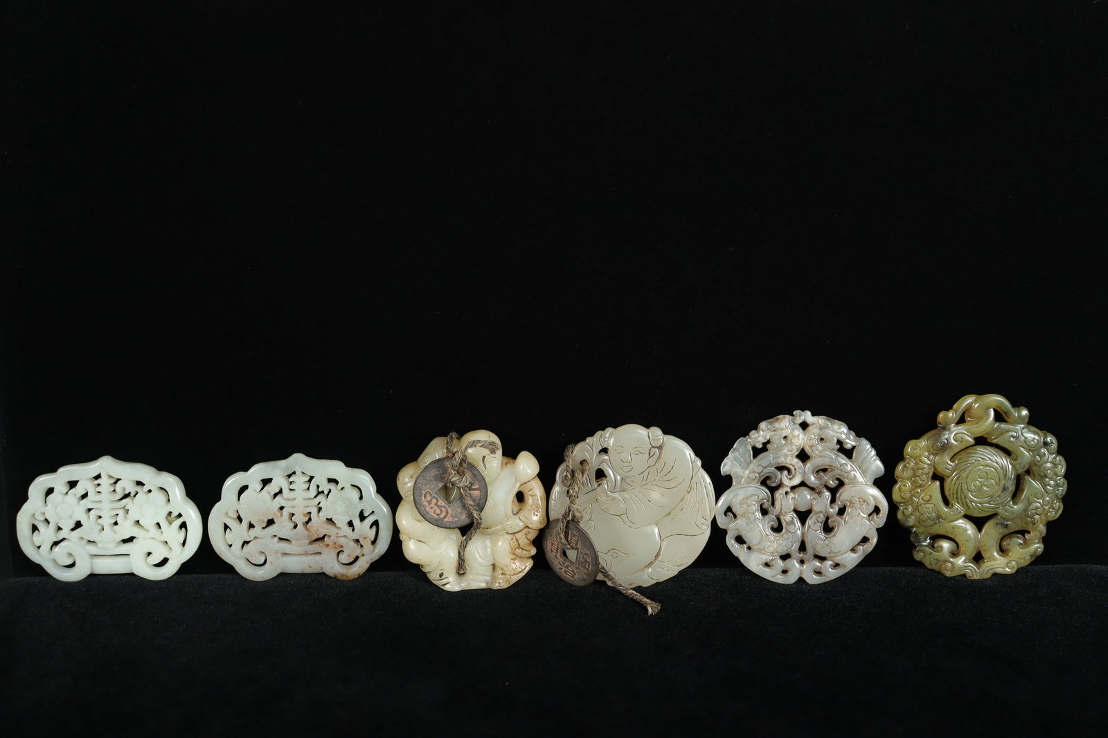 Lots Chinese carvings: Lots Chinese carvings, some are jade.