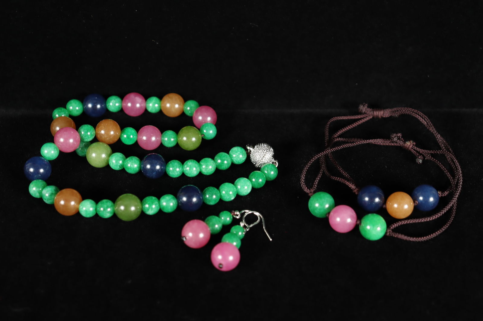 Lots Chinese beaded items (1 of 7)