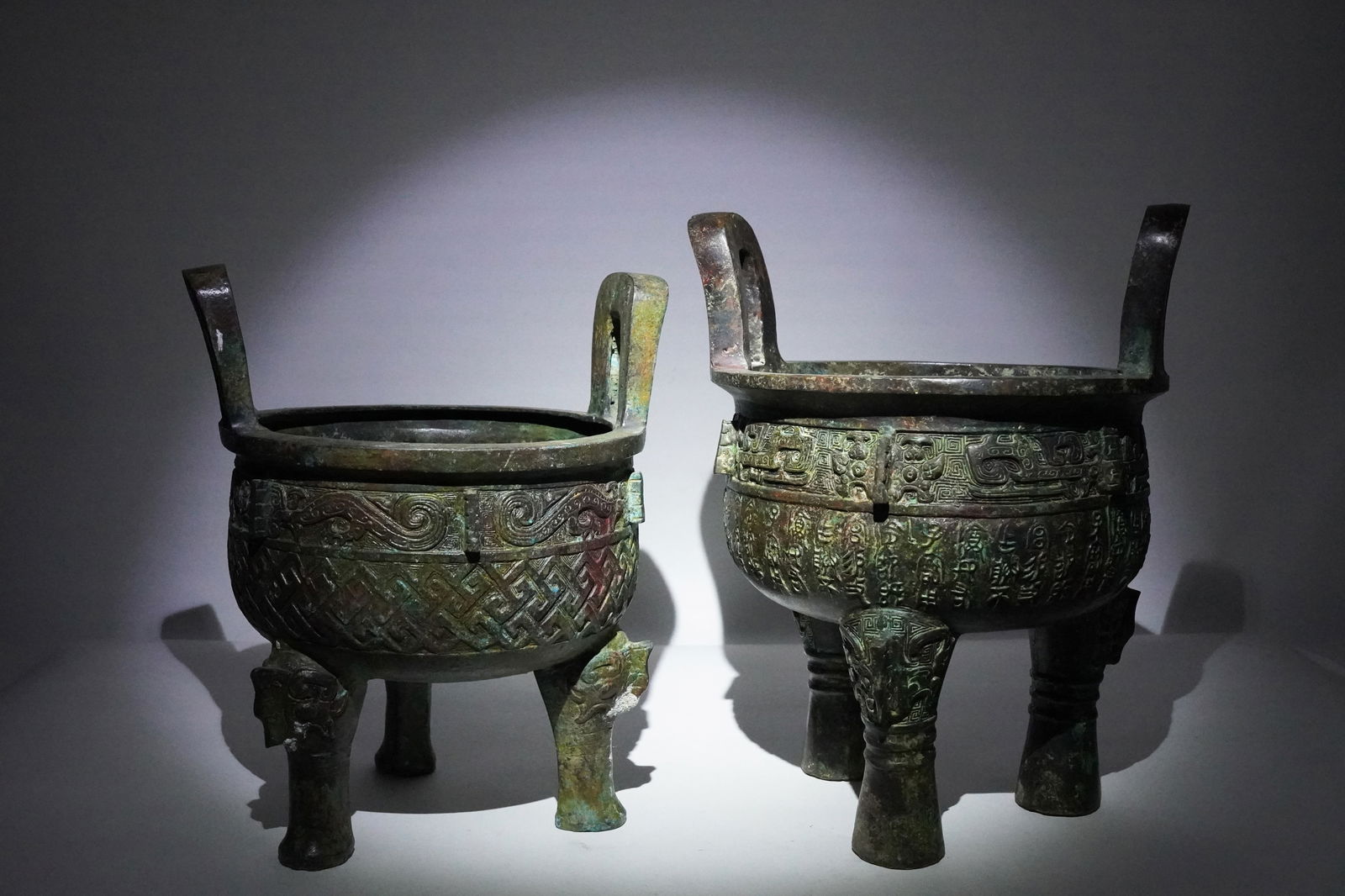 2 Chinese bronze vessels: 2 Chinese fine bronze vessels. Largest H: 10.2" x W: 8.2."