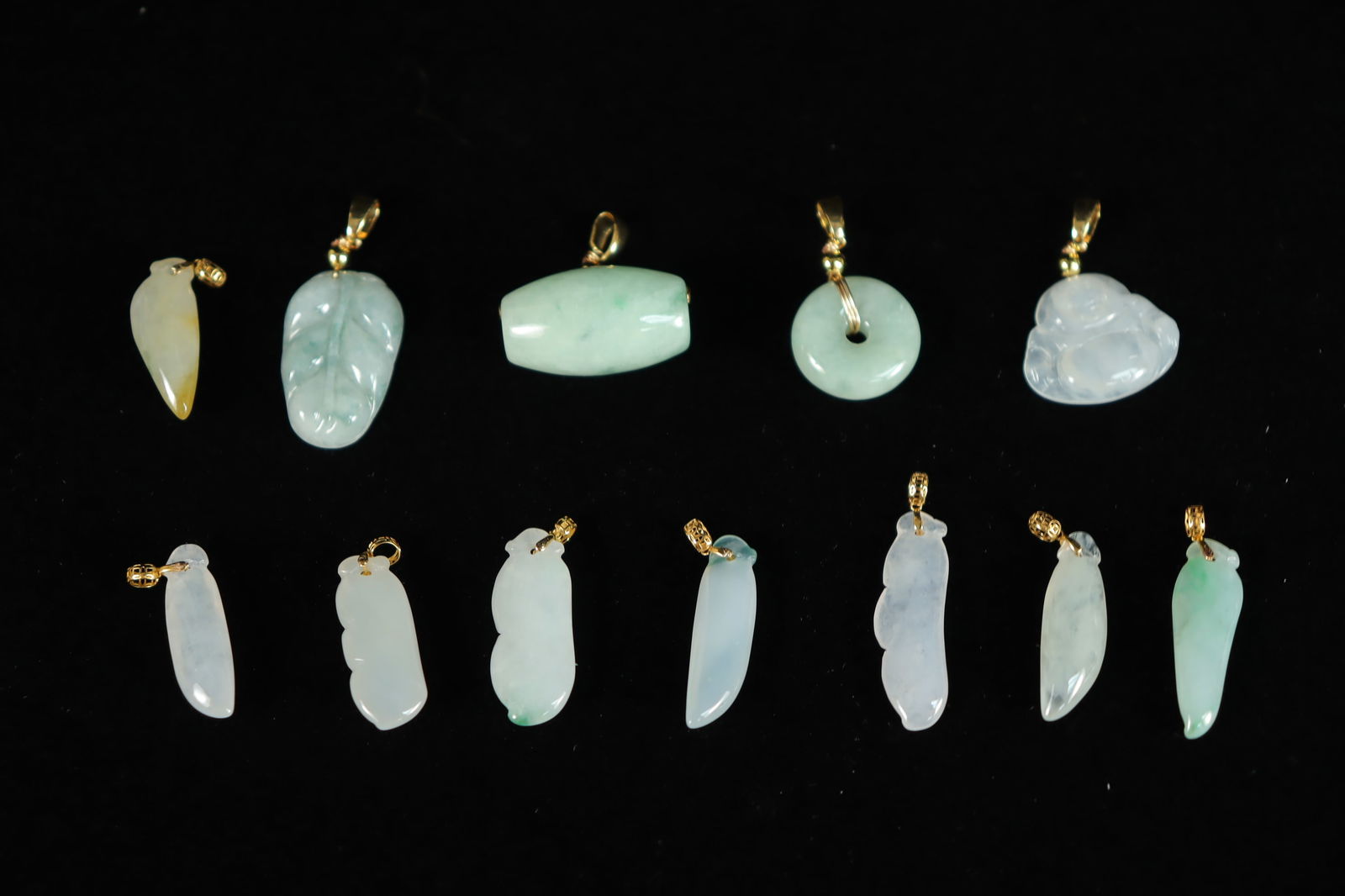 Lots Chinese jadeite pendants (1 of 7)