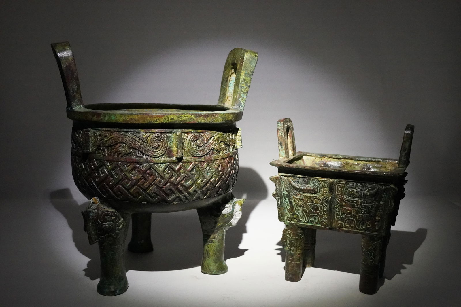 2 Chinese bronze vessels (1 of 7)
