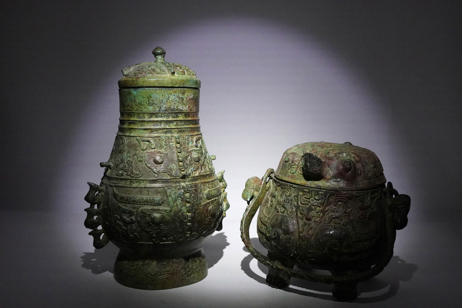 2 Chinese bronze vessels (1 of 7)