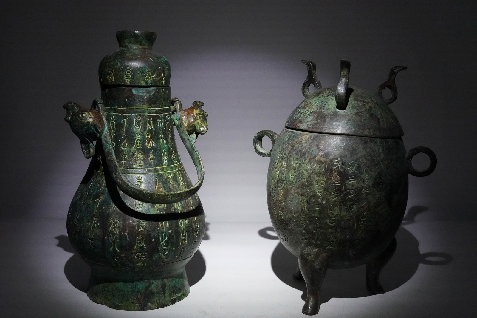 2 Chinese bronze vessels (1 of 7)