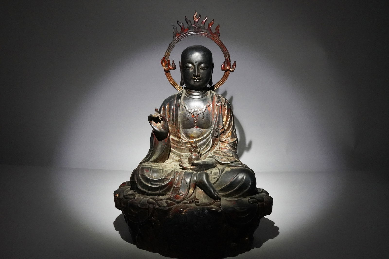 Chinese fine bronze buddha (1 of 7)