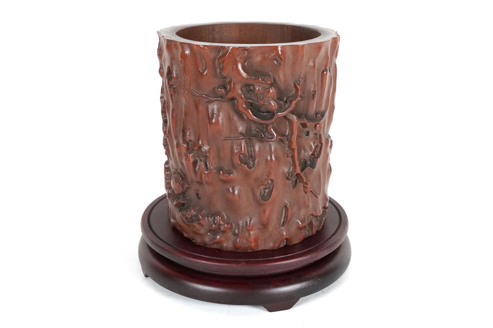 Chinese fine brush pot: Chinese fine brush pot. H: 6.1" x W: 5.75."