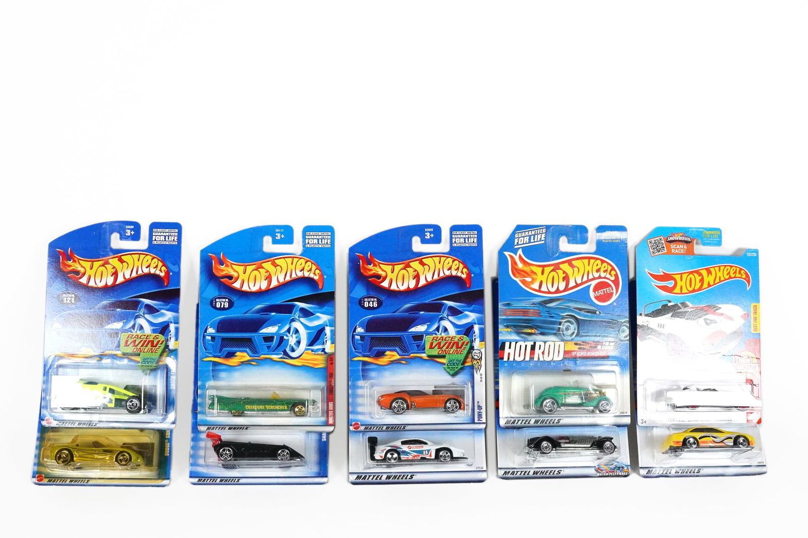 Lots Hot Wheels: Lots Hot Wheels in original packaging.