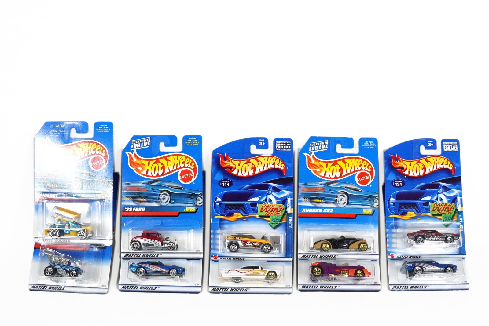 Lots Hot Wheels: Lots Hot Wheels in original packaging.