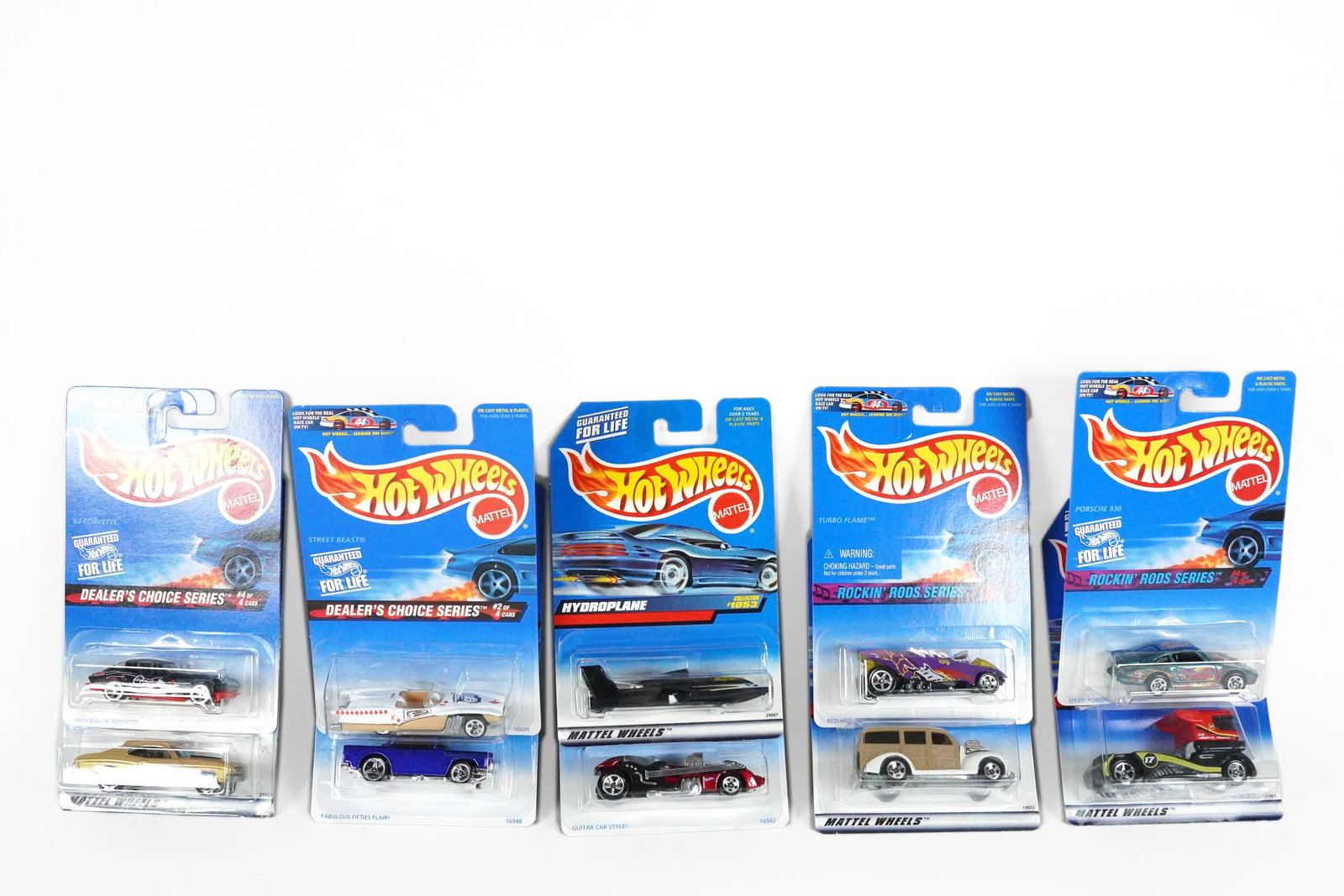 Lots Hot Wheels: Lots Hot Wheels in original packaging.
