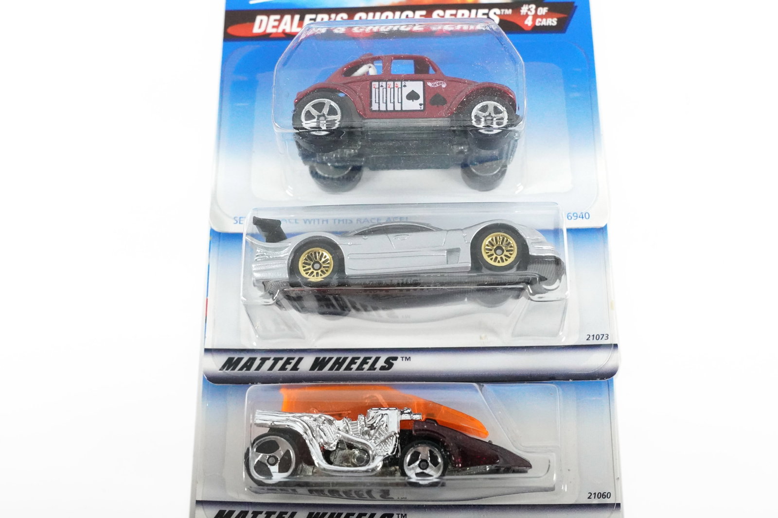 Lots Hot Wheels: Lots Hot Wheels in original packaging.